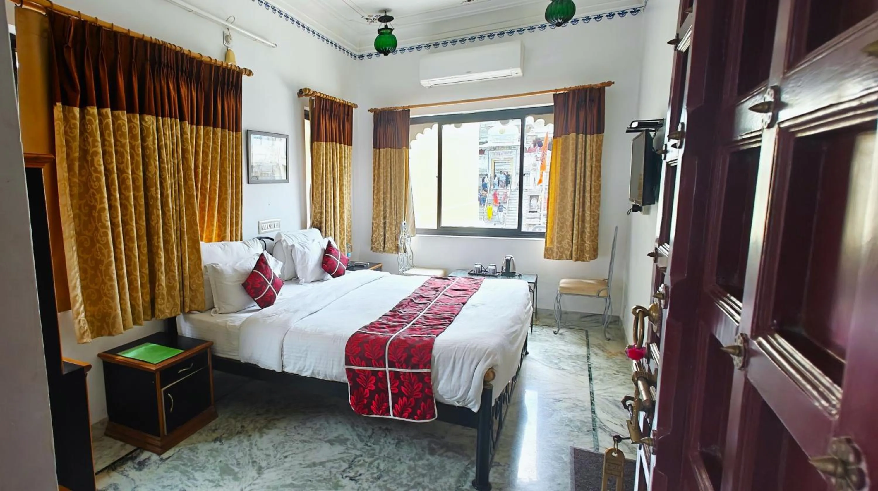Bed in Baba Palace - A Heritage Hotel, Udaipur