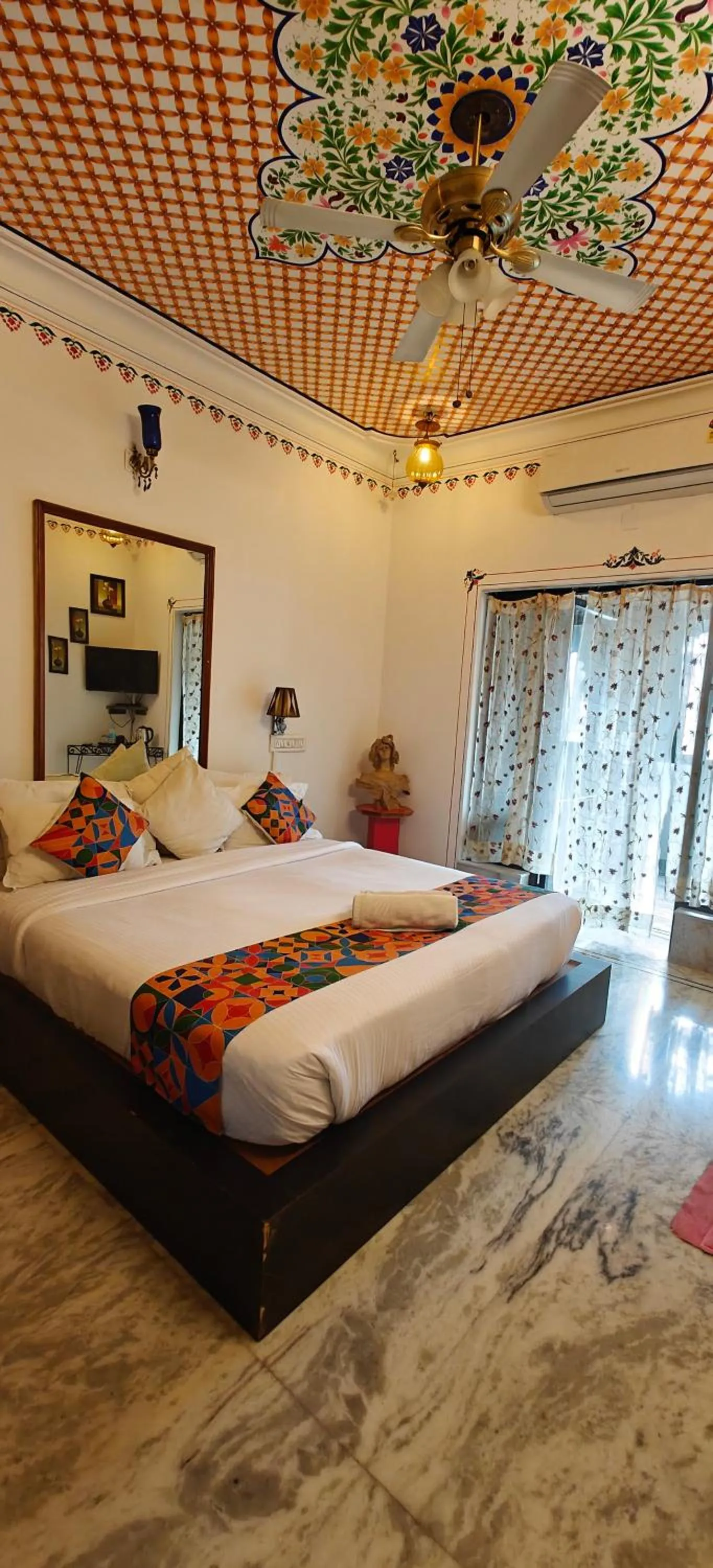 Bed in Baba Palace - A Heritage Hotel, Udaipur