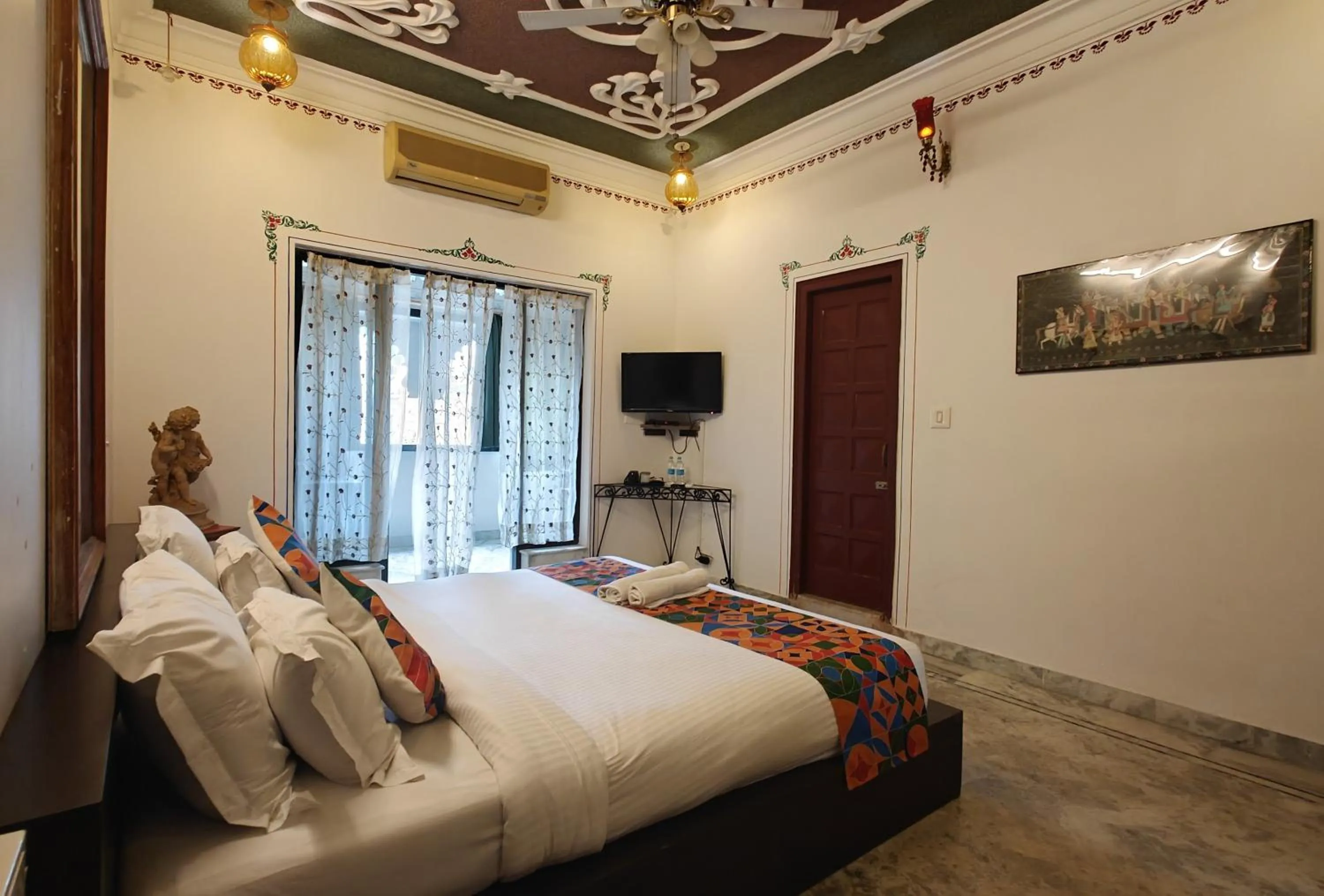 Bed in Baba Palace - A Heritage Hotel, Udaipur