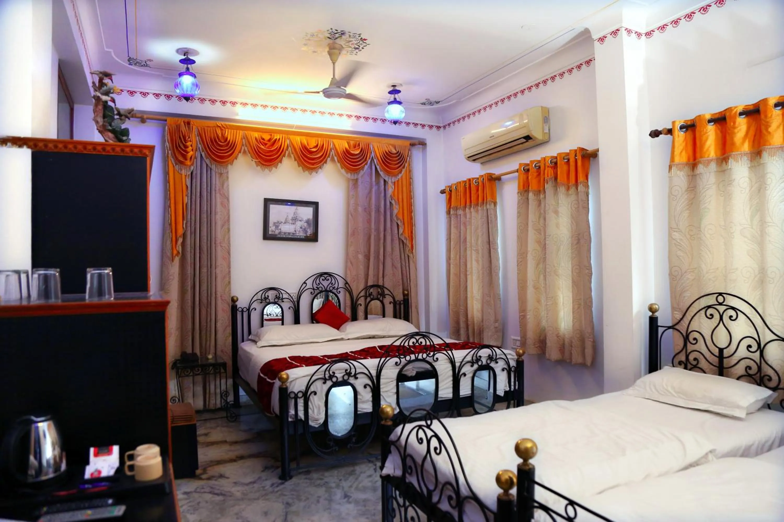 Bedroom, Bed in Baba Palace - A Heritage Hotel, Udaipur