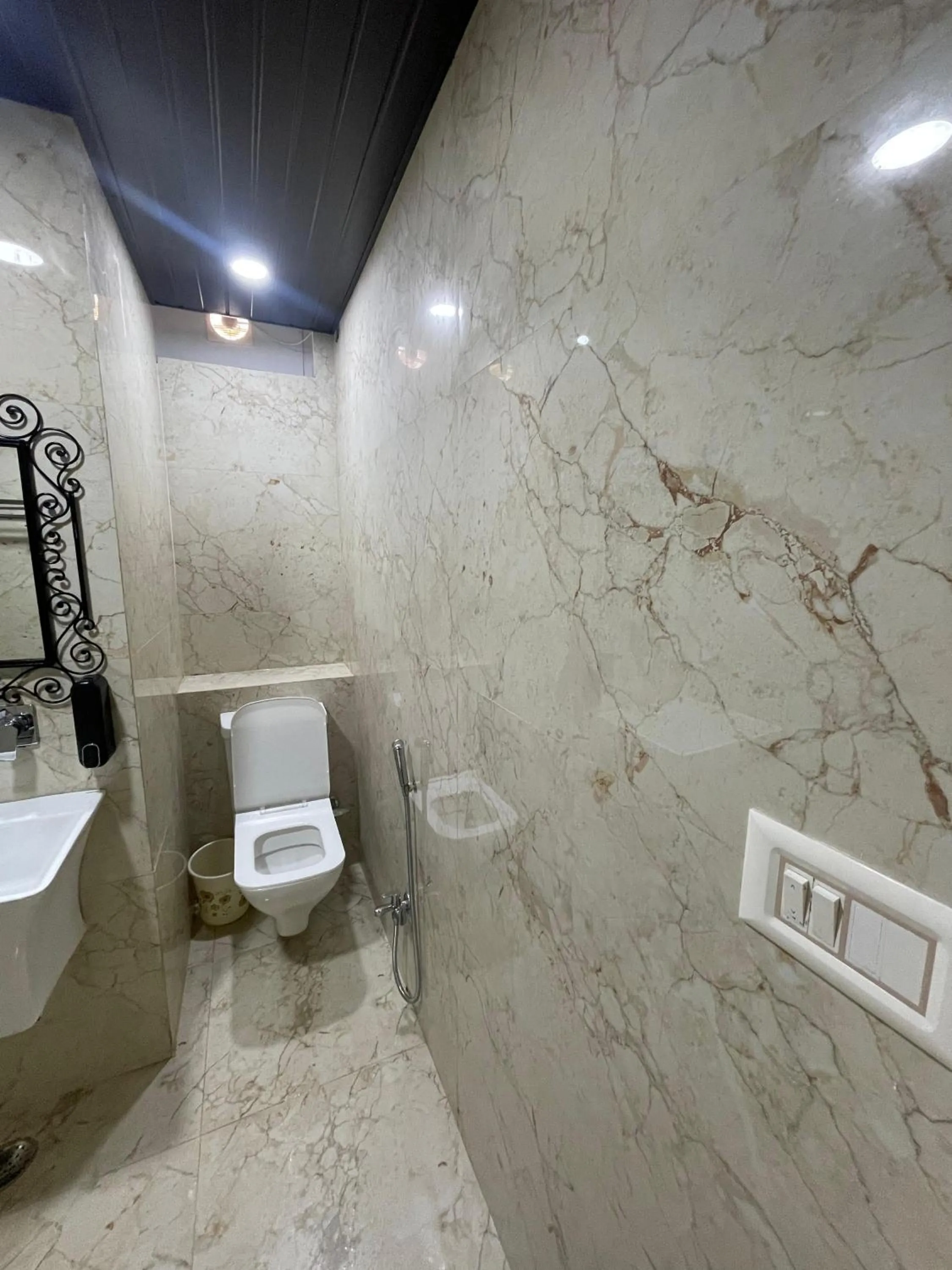 Toilet in Baba Palace - A Heritage Hotel, Udaipur