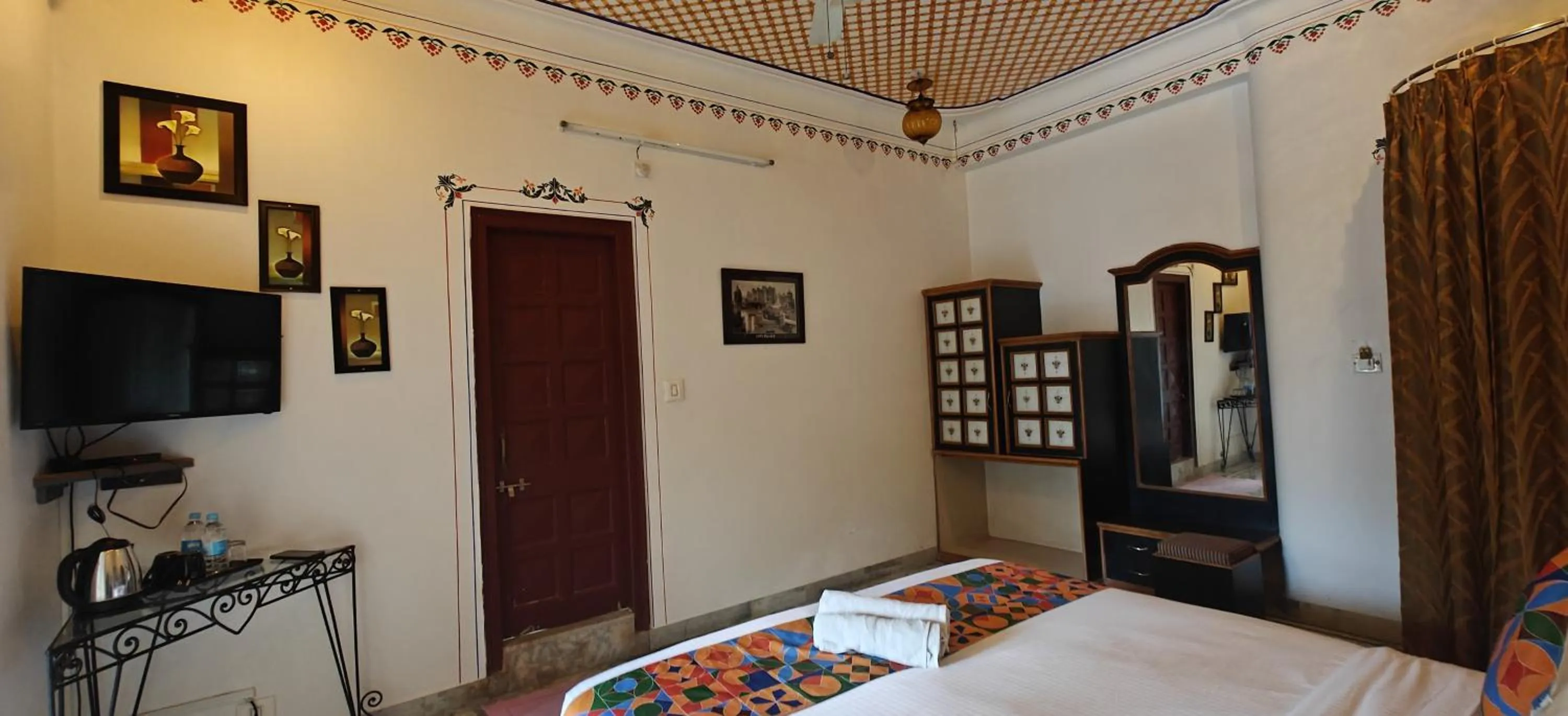 Bed in Baba Palace - A Heritage Hotel, Udaipur