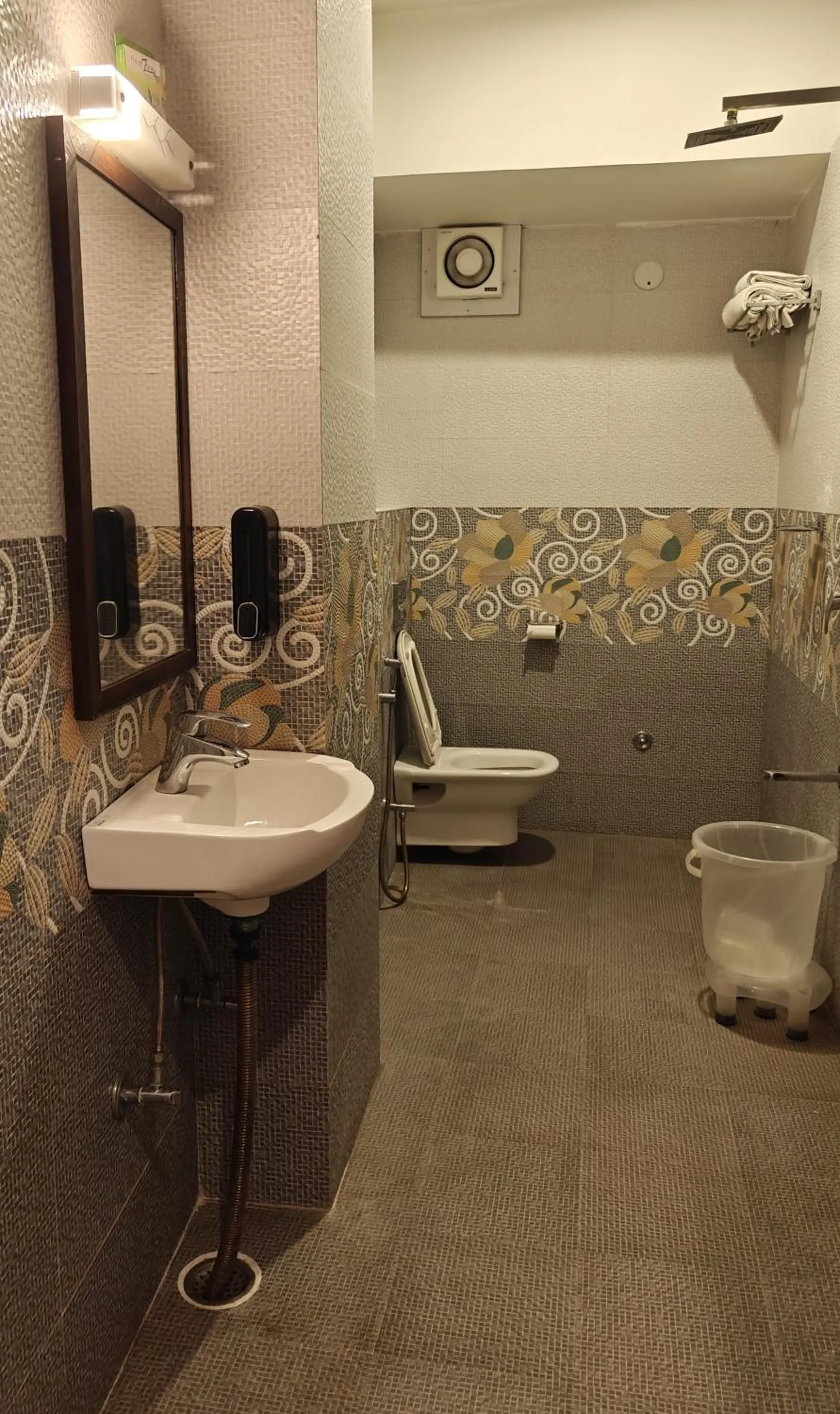 Toilet in Baba Palace - A Heritage Hotel, Udaipur