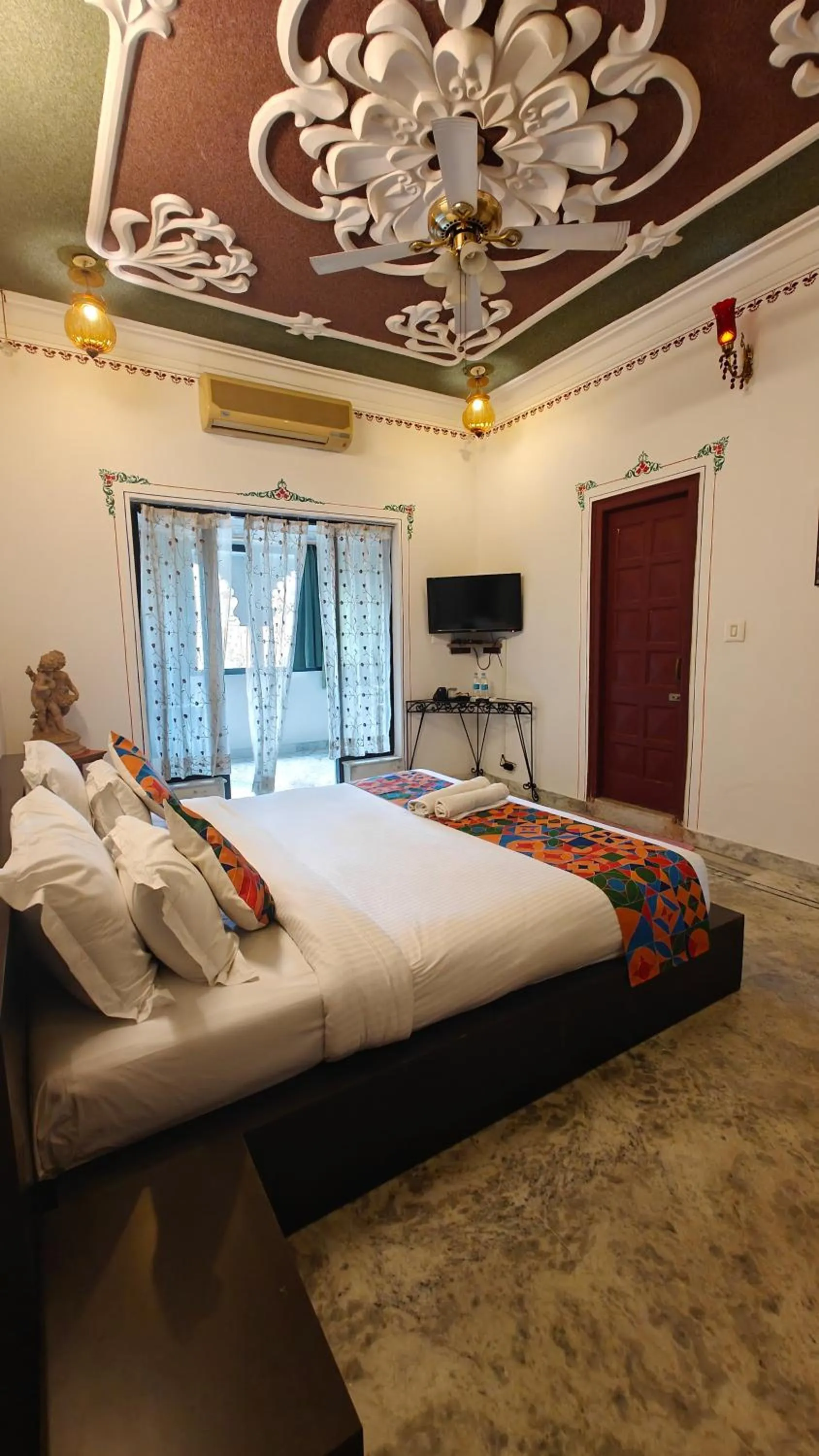 Bed in Baba Palace - A Heritage Hotel, Udaipur