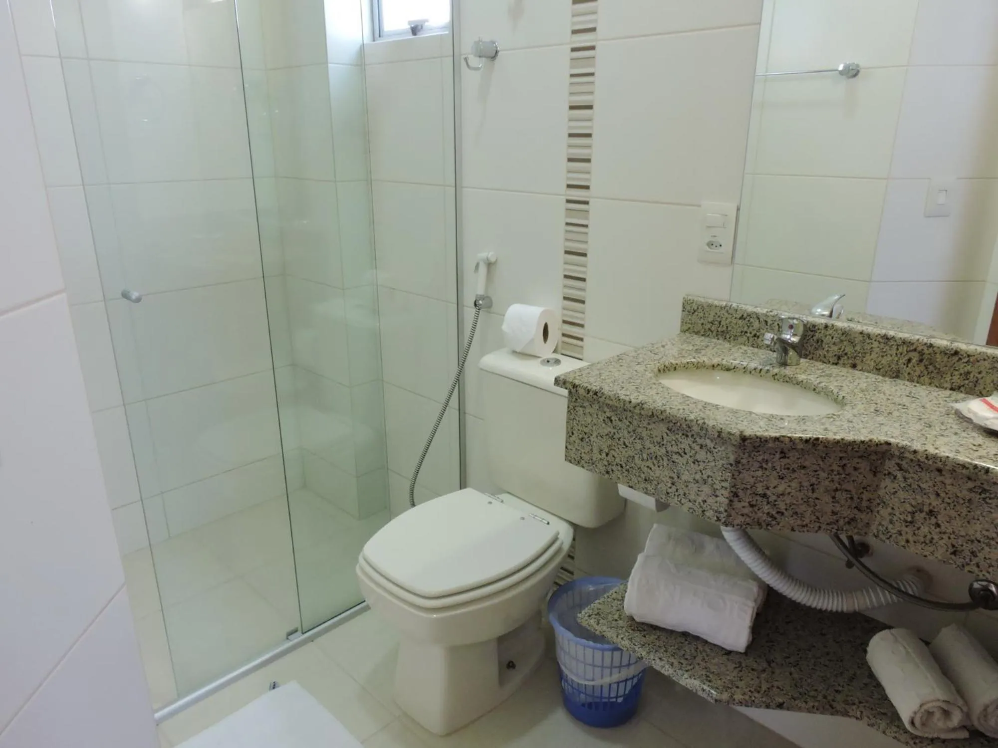 Shower in Bombinhas Praia Apart Hotel - Unidade rua Corrupião