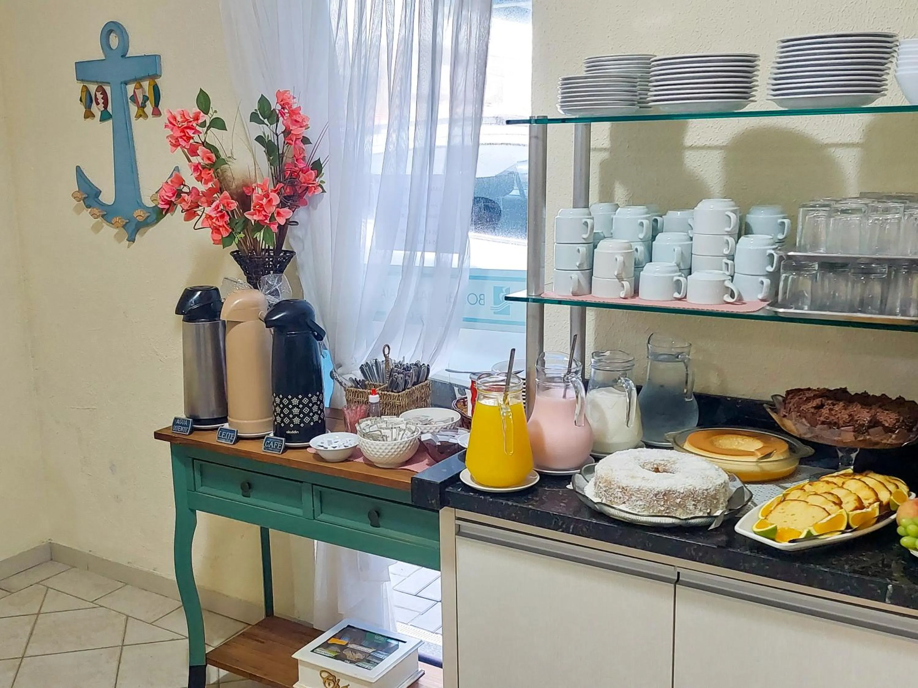 Breakfast in Bombinhas Praia Apart Hotel - Unidade rua Corrupião