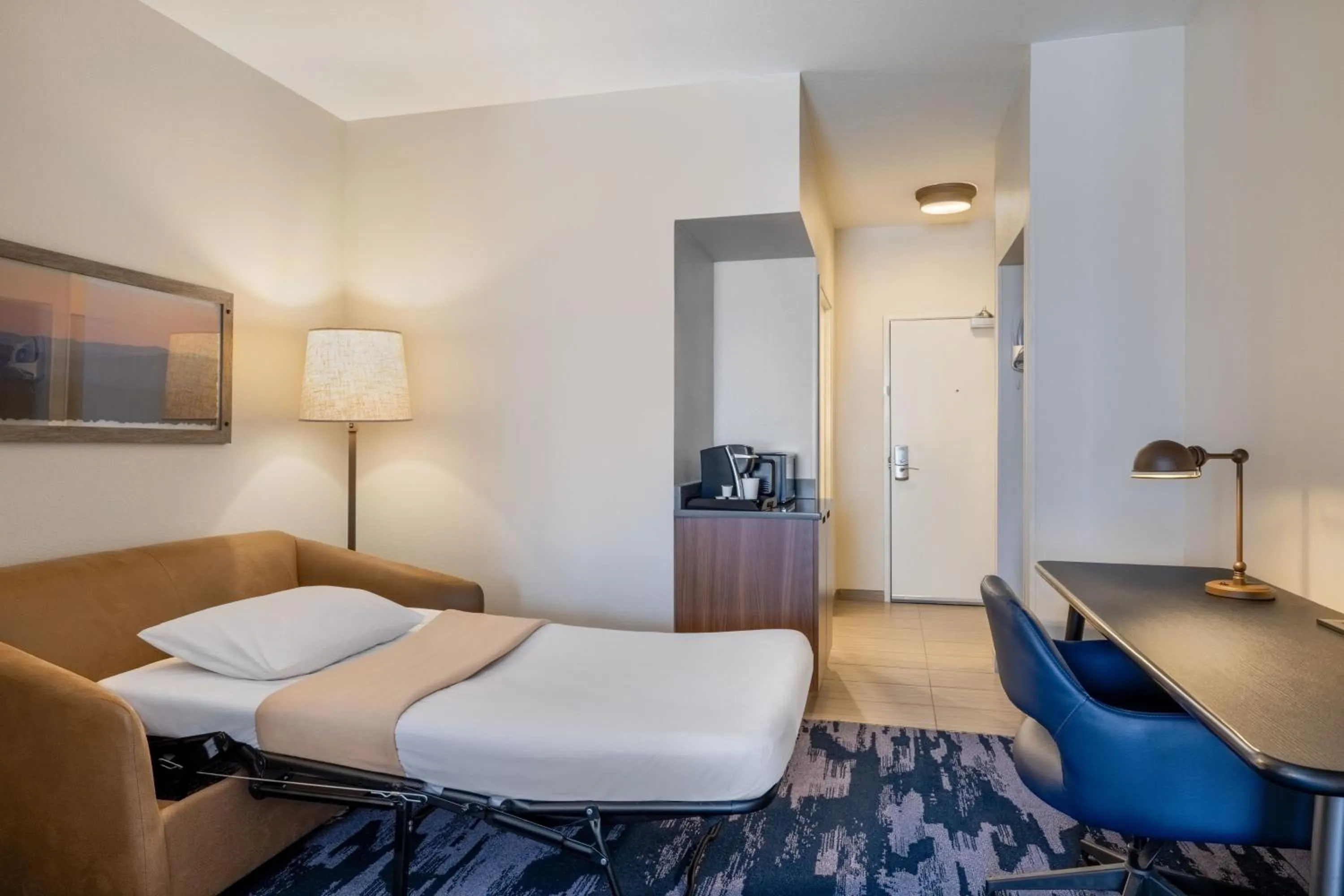 Photo of the whole room in Holiday Inn Express Hotel & Suites Fort Walton Beach Hurlburt Area, an IHG Hotel