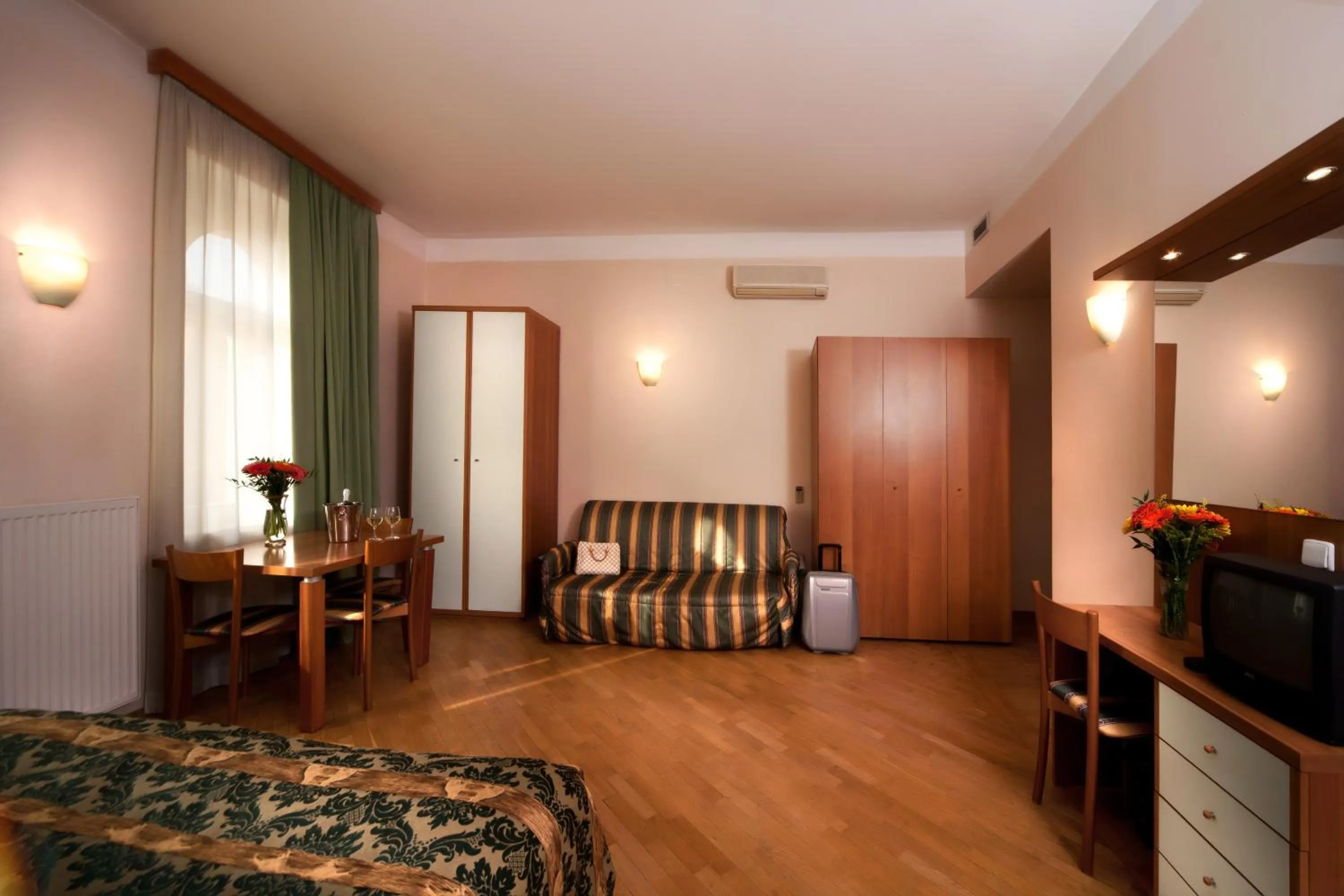 Photo of the whole room, Bed in Hotel Residence Select