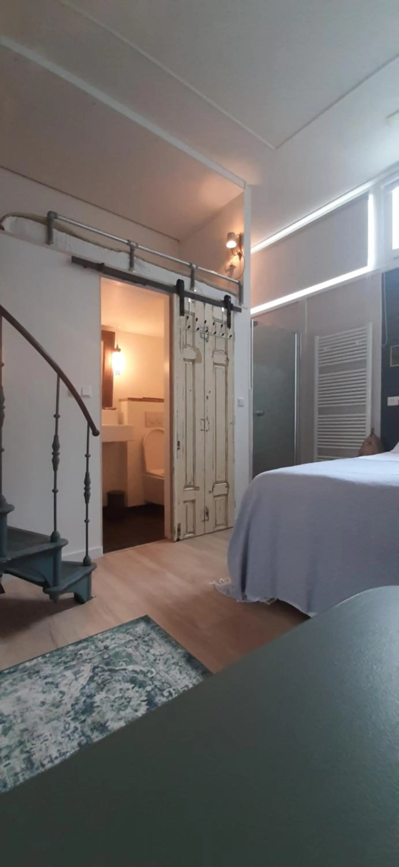 Toilet, Bed in Waterfront Studio