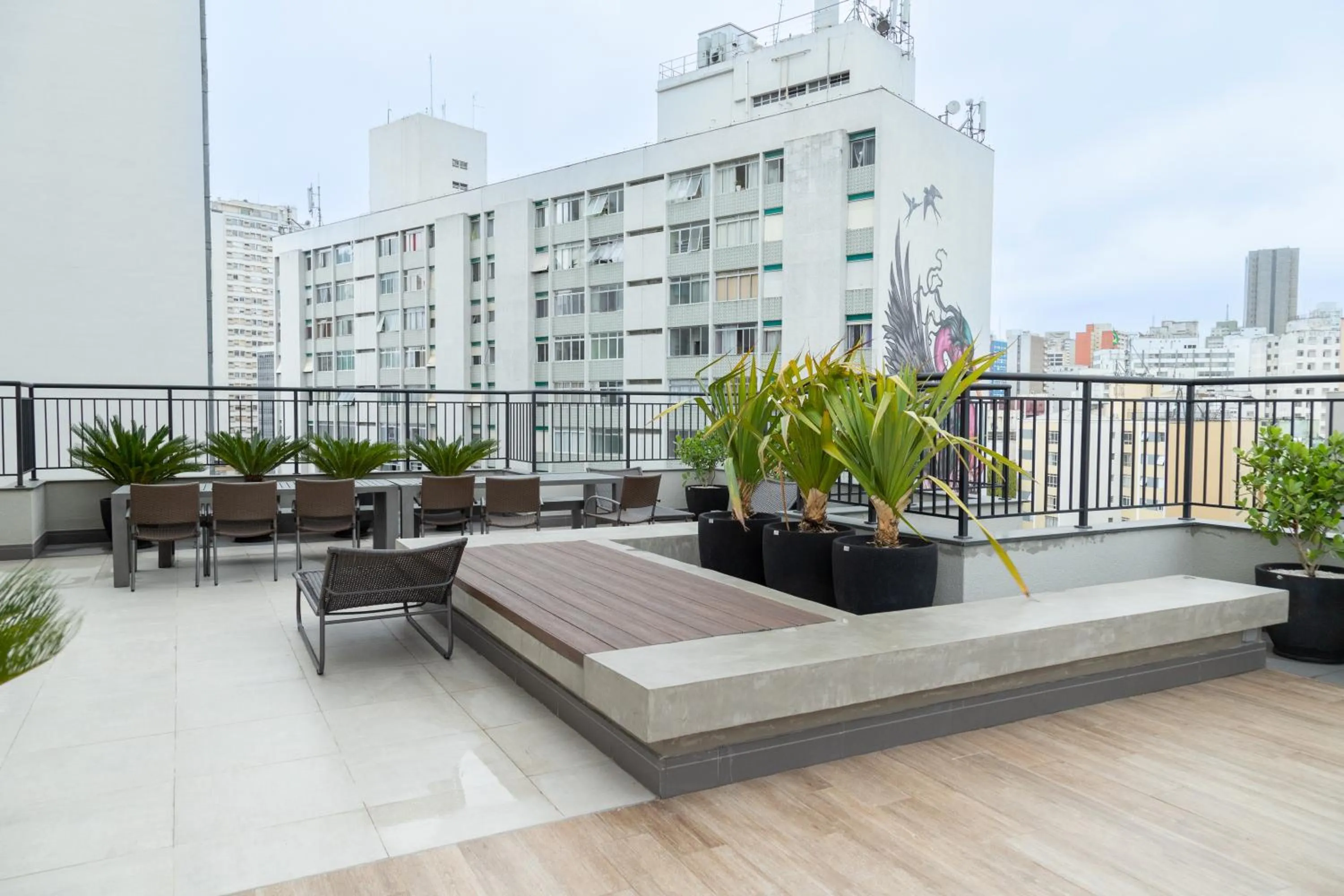 Day in Smart Charlie Consolação