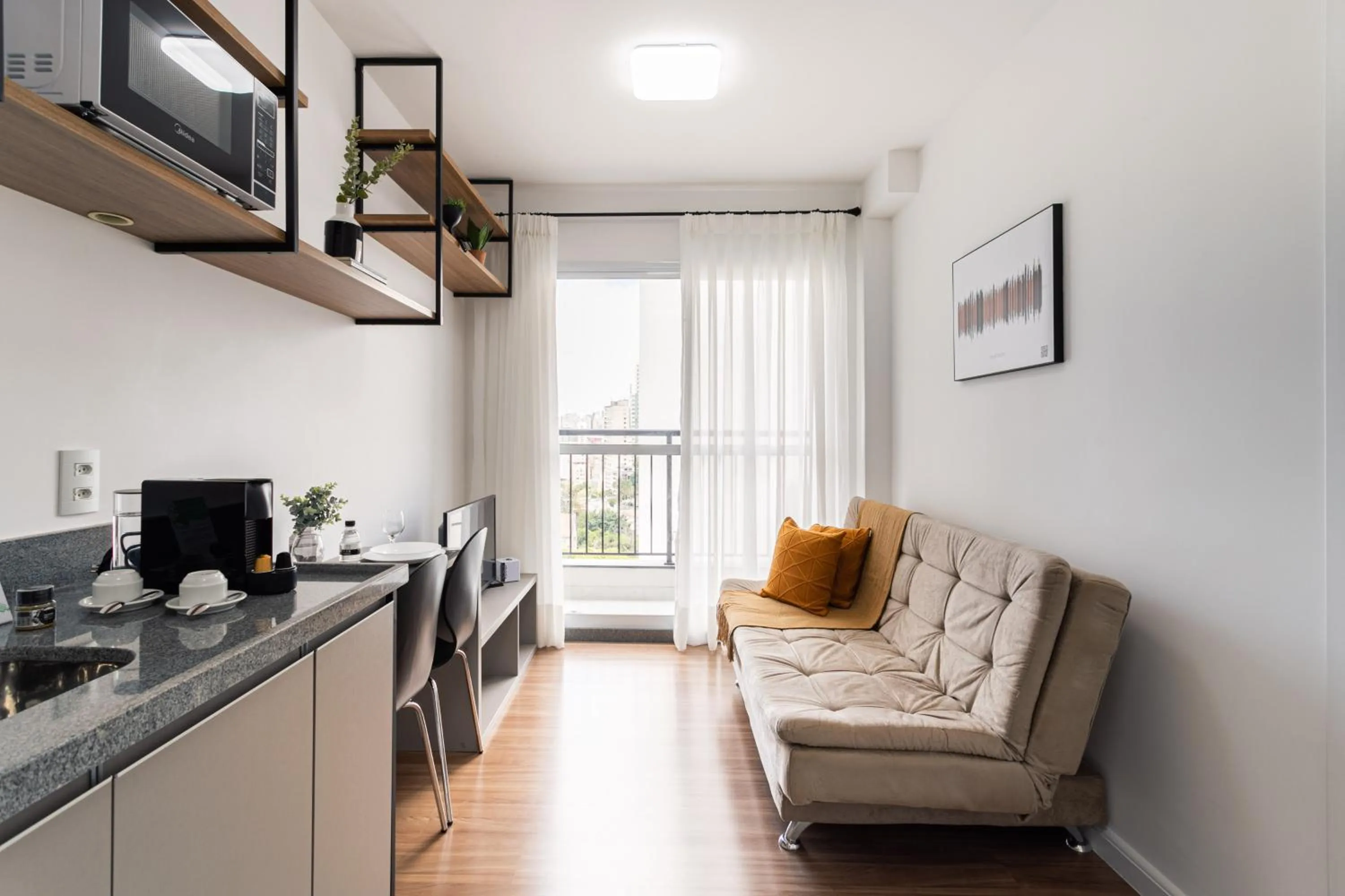 Day in Smart Charlie Consolação