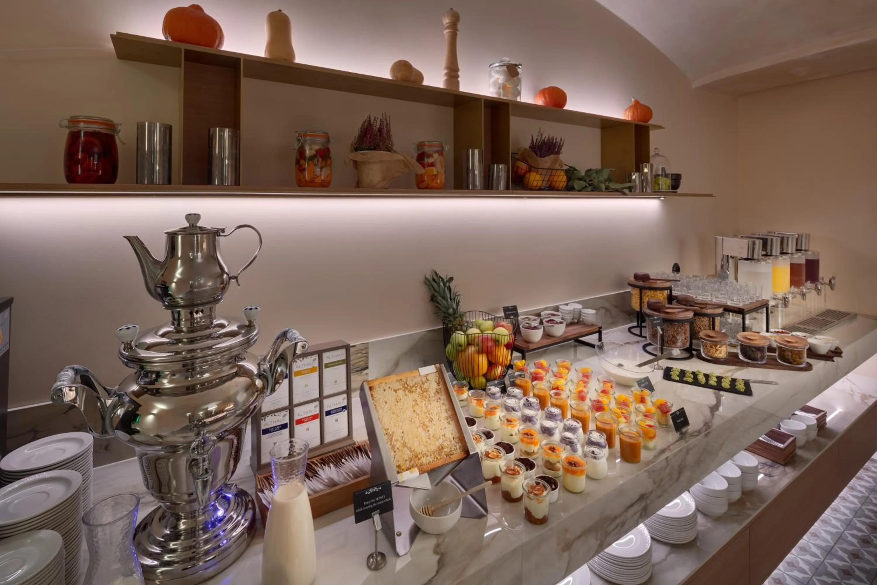 Breakfast in Hotel BOOKQUET