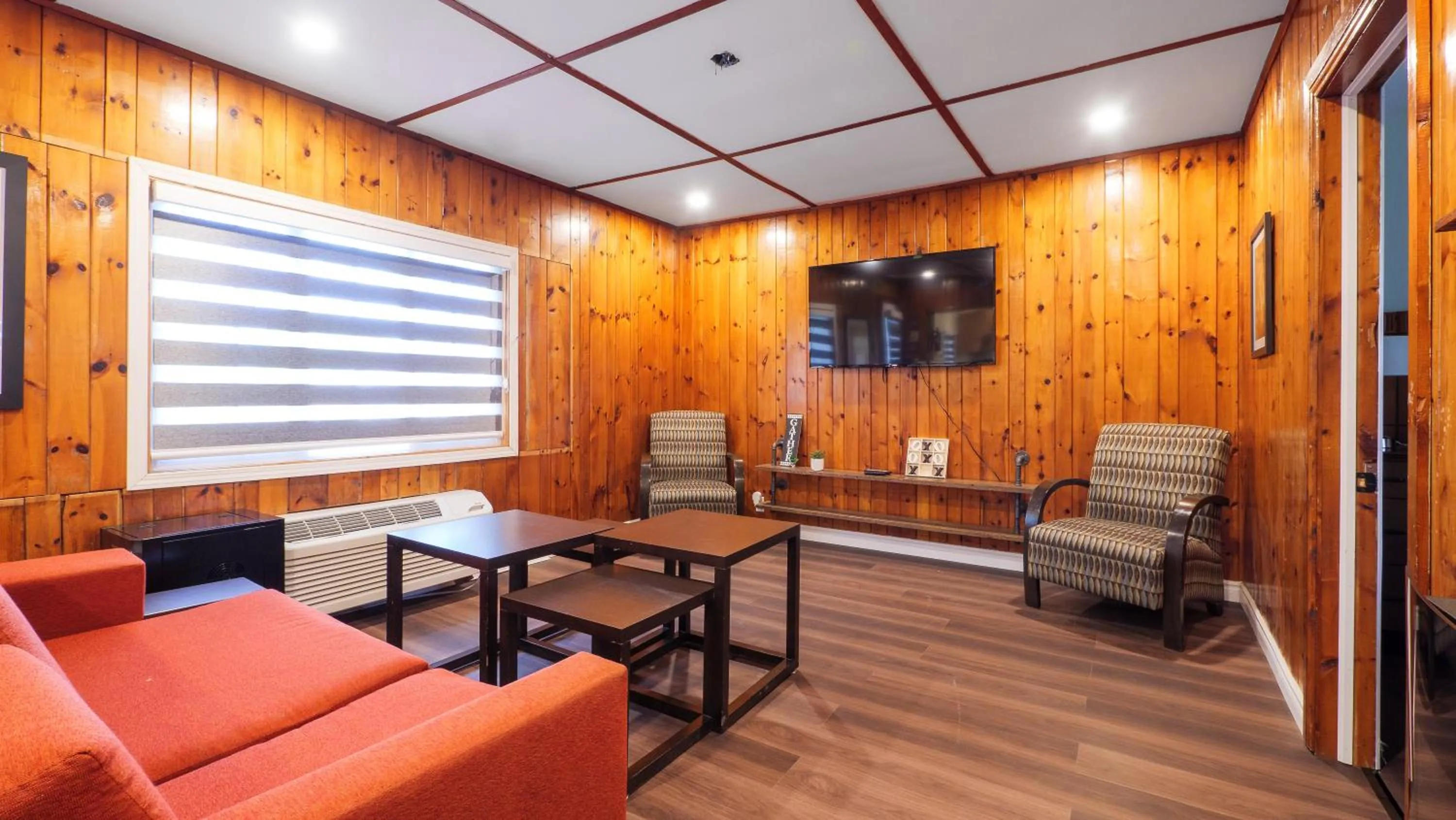 TV and multimedia in Coach House Inn