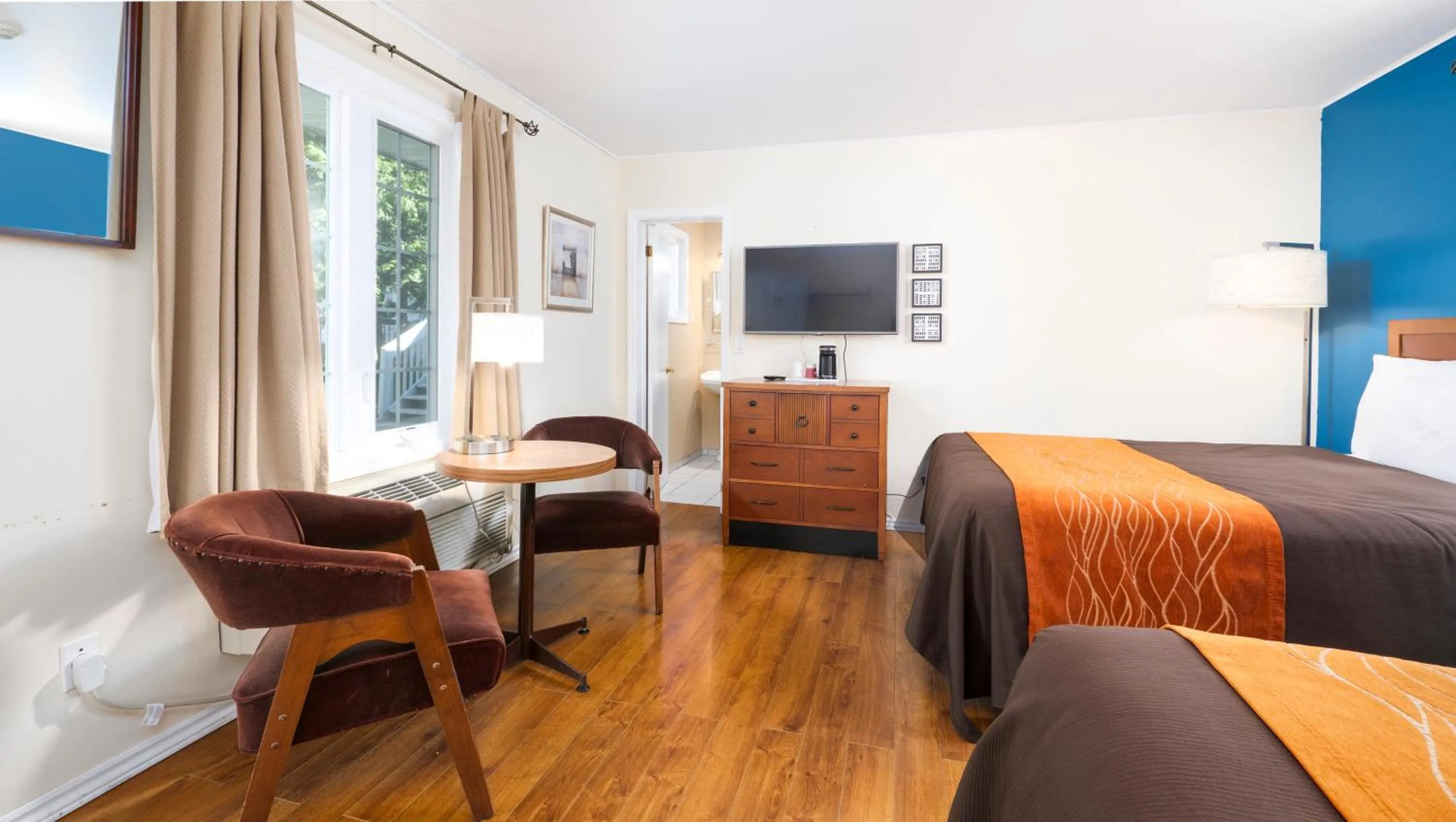 Bedroom in Coach House Inn