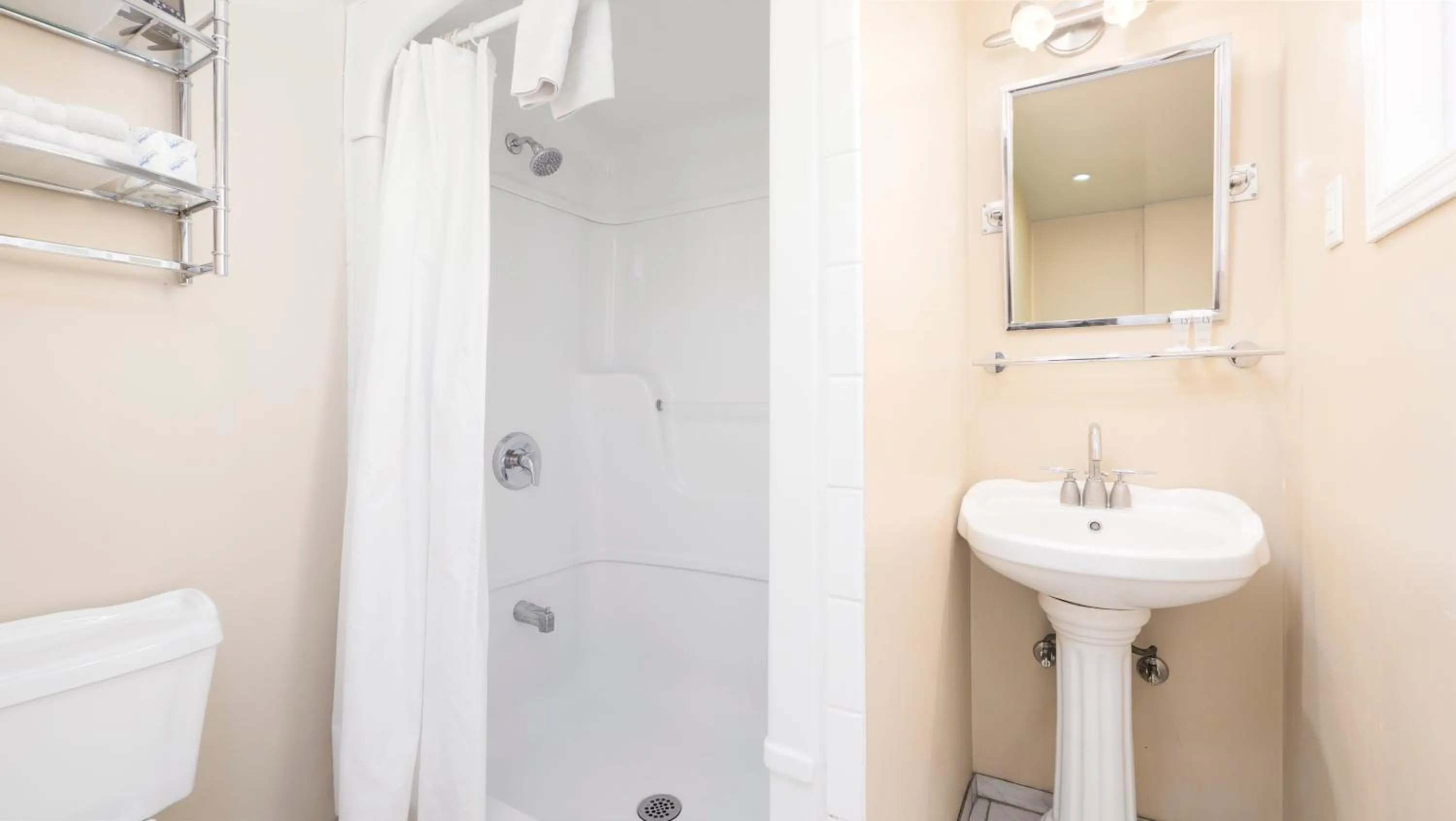 Bathroom in Coach House Inn