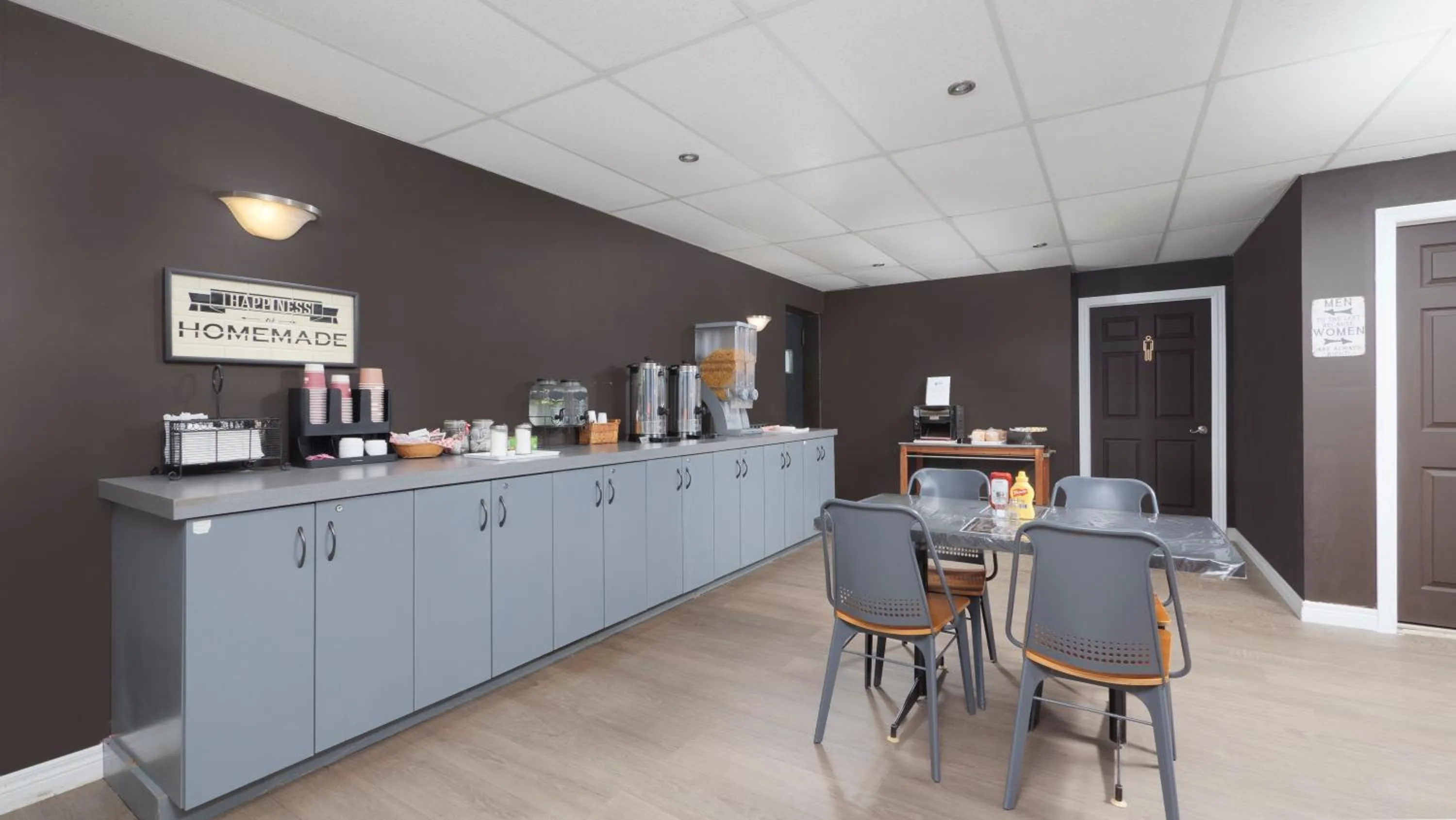 Breakfast in Coach House Inn