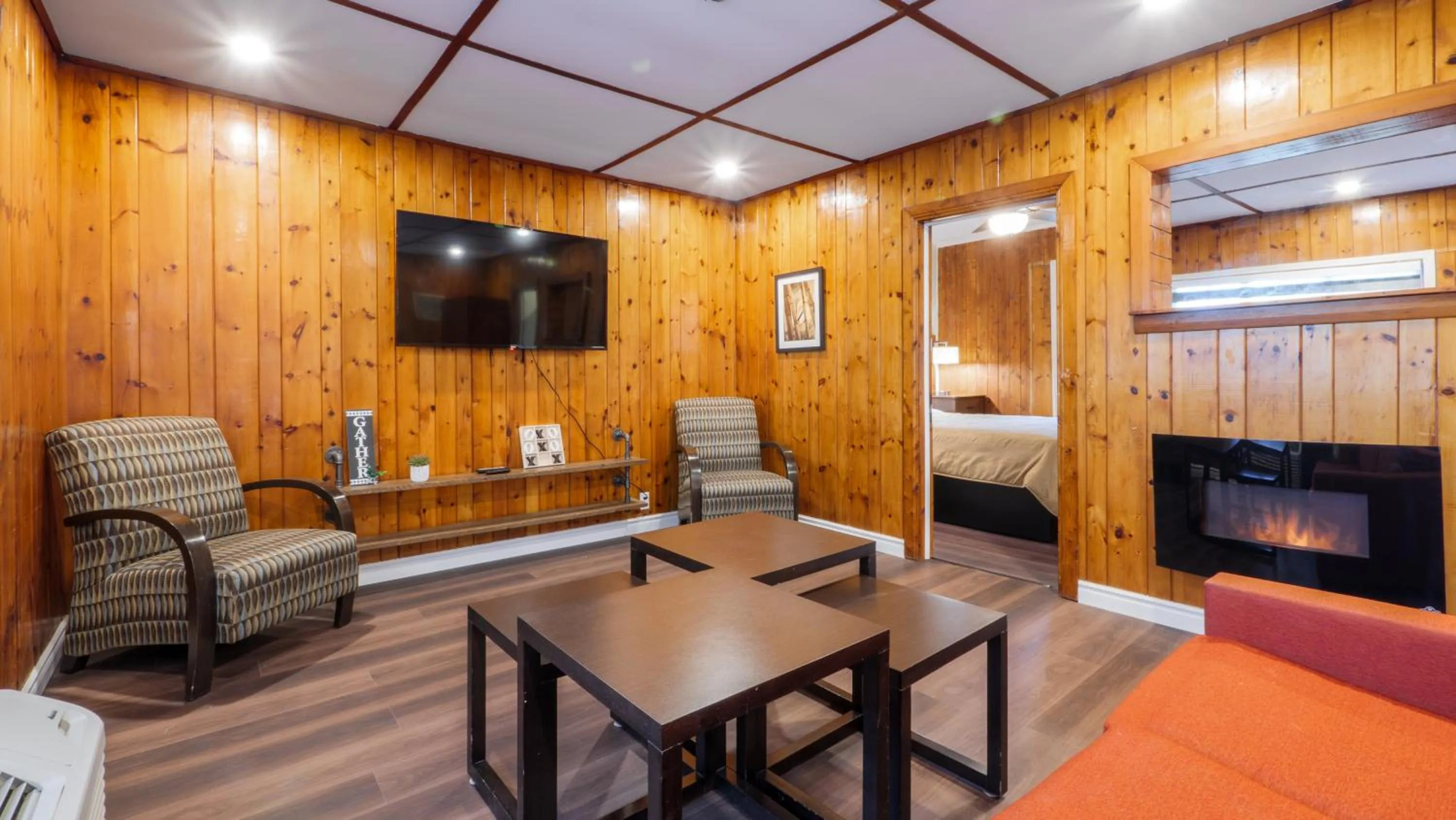 Communal lounge/ TV room in Coach House Inn