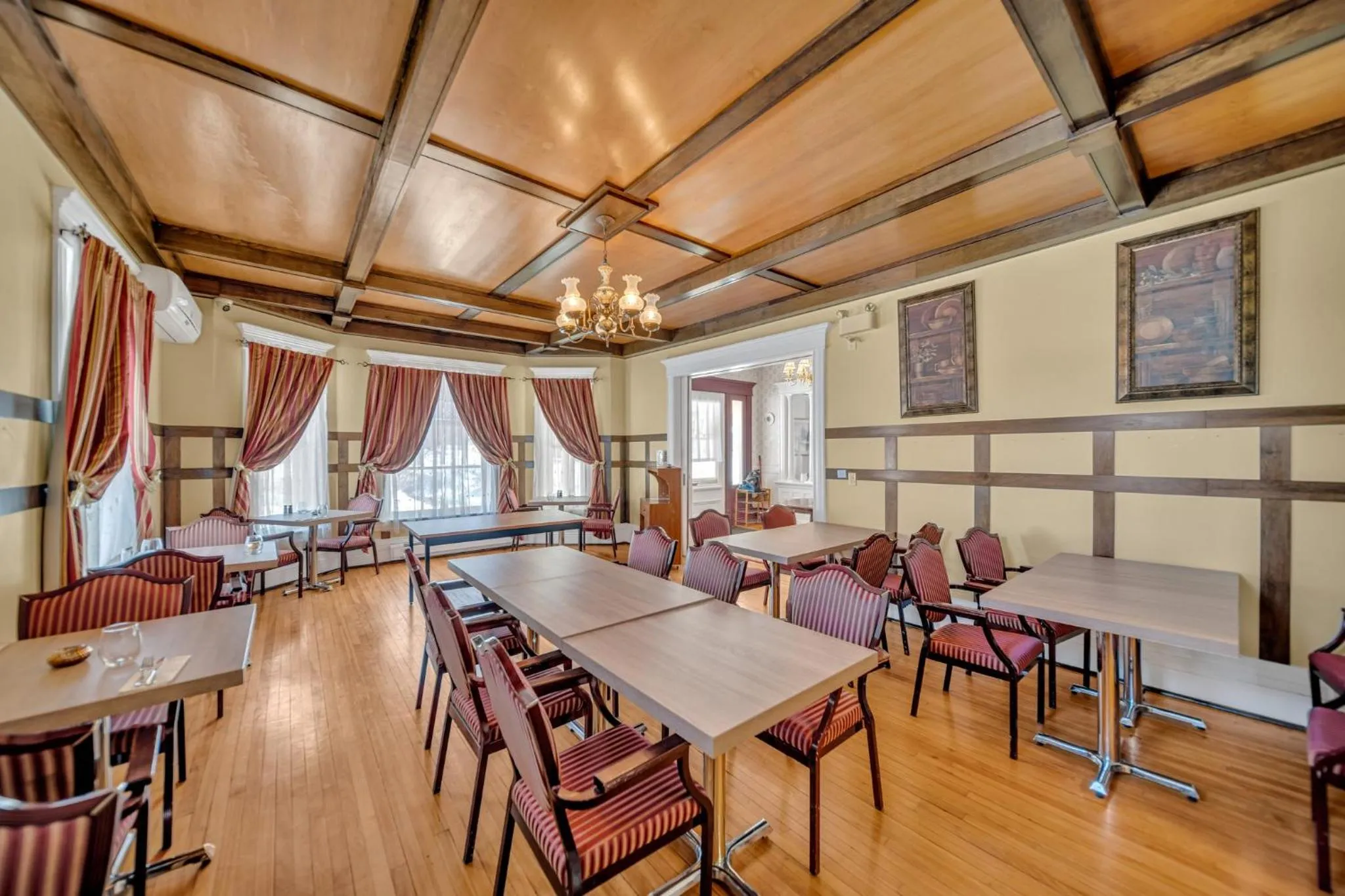 Marmora and Lake Inn and Victorian Diner