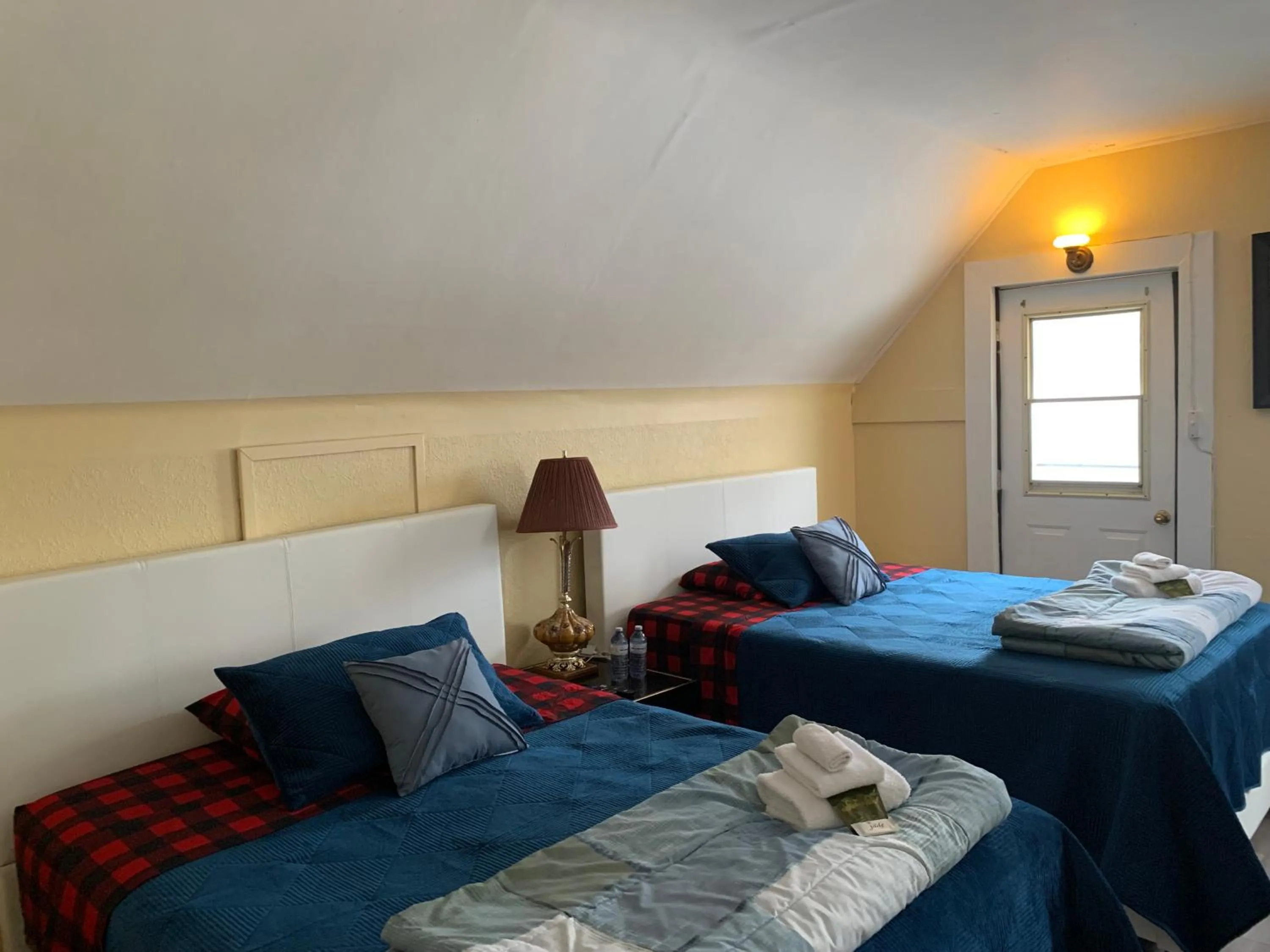 Marmora and Lake Inn and Victorian Diner