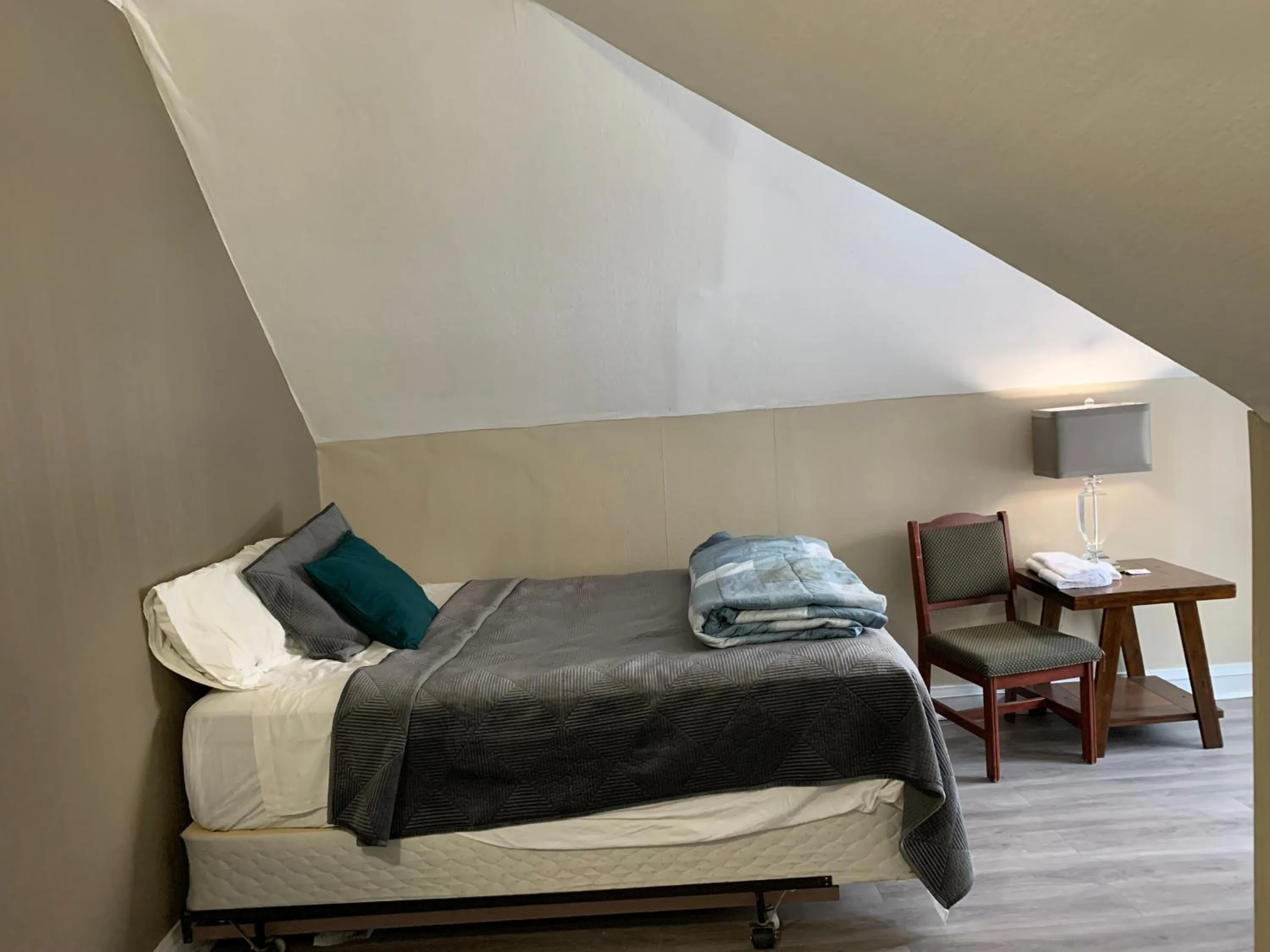 Marmora and Lake Inn and Victorian Diner