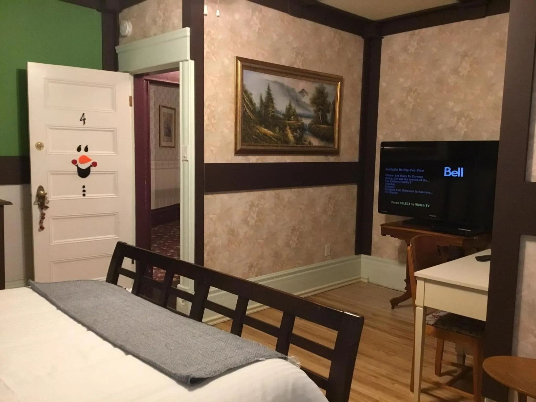 TV and multimedia in Marmora and Lake Inn and Victorian Diner