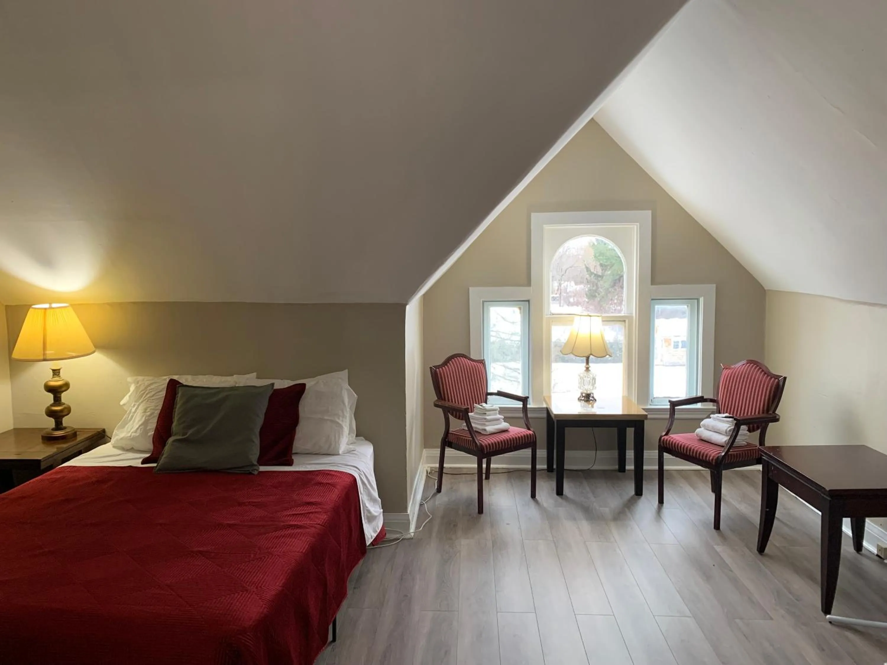 Bed in Marmora and Lake Inn and Victorian Diner