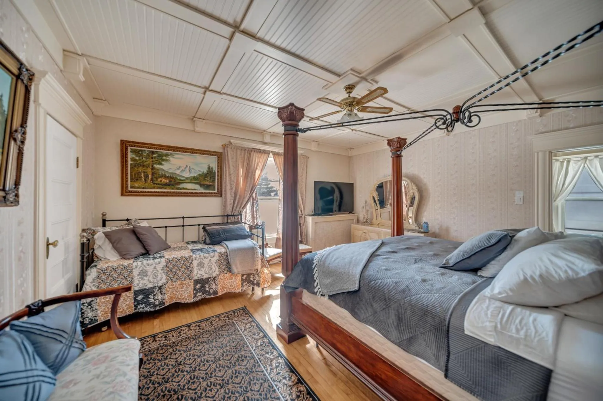 Marmora and Lake Inn and Victorian Diner