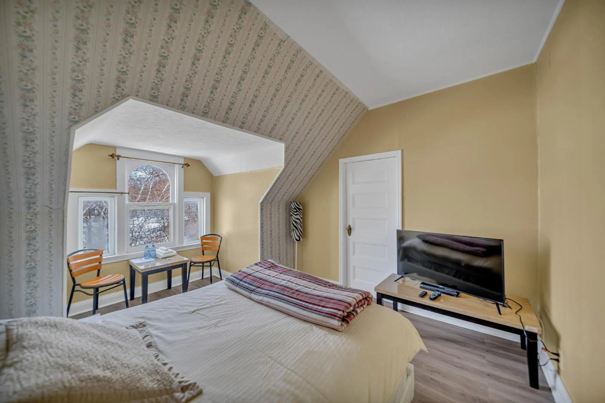 Marmora and Lake Inn and Victorian Diner