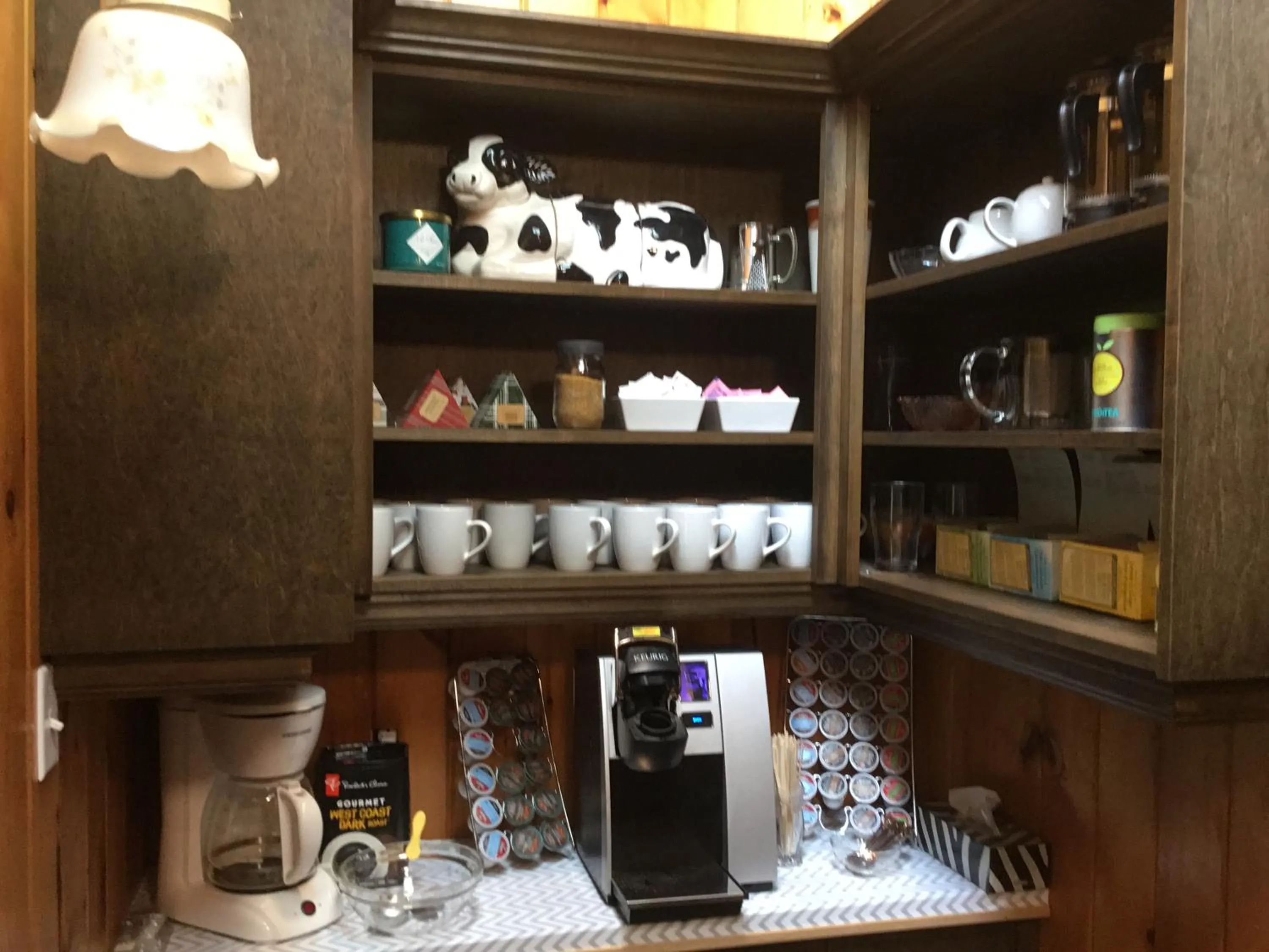 Coffee/tea facilities in Marmora and Lake Inn and Victorian Diner