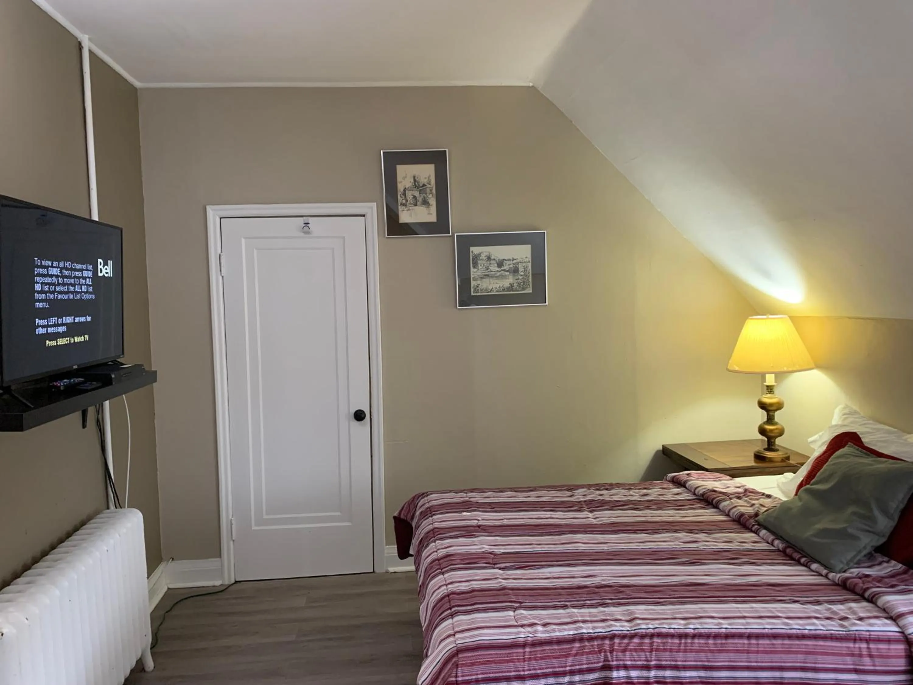 Bed in Marmora and Lake Inn and Victorian Diner