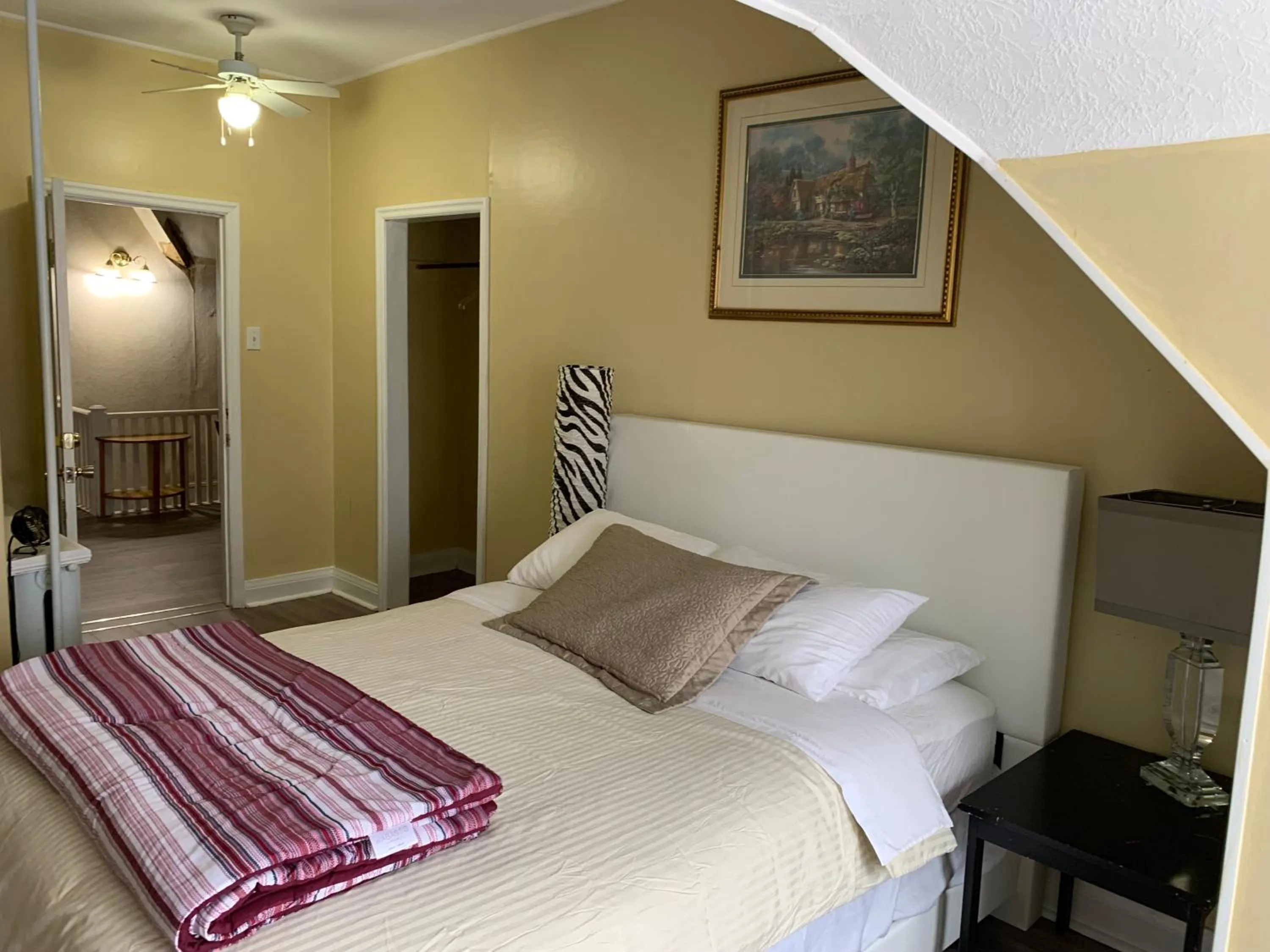 Marmora and Lake Inn and Victorian Diner