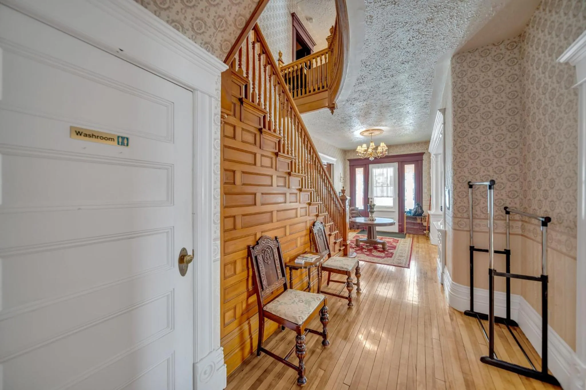 Marmora and Lake Inn and Victorian Diner