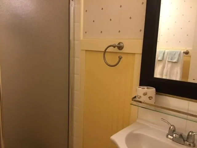 Shower in Marmora and Lake Inn and Victorian Diner