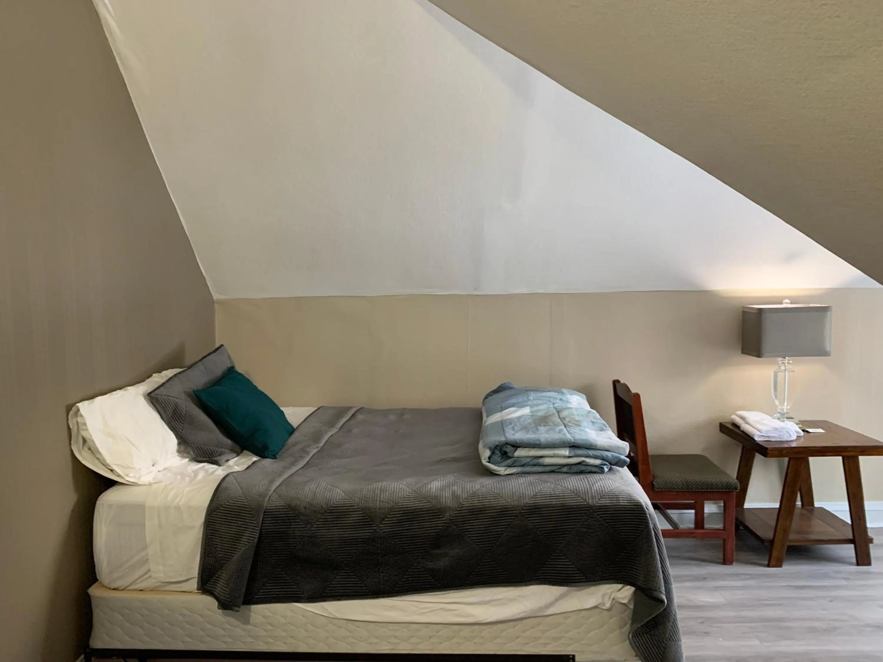 Marmora and Lake Inn and Victorian Diner