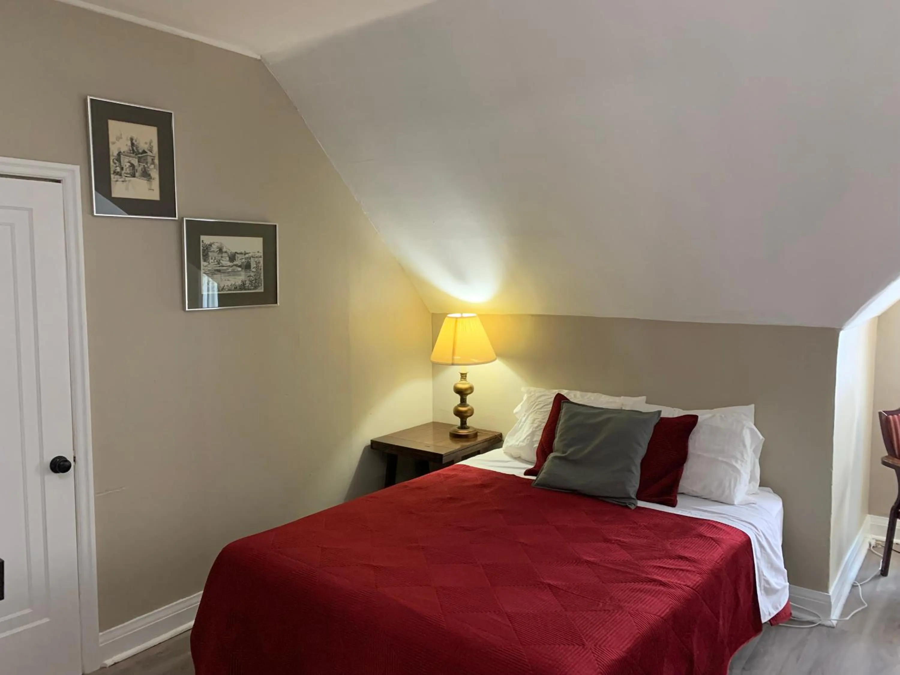 Marmora and Lake Inn and Victorian Diner