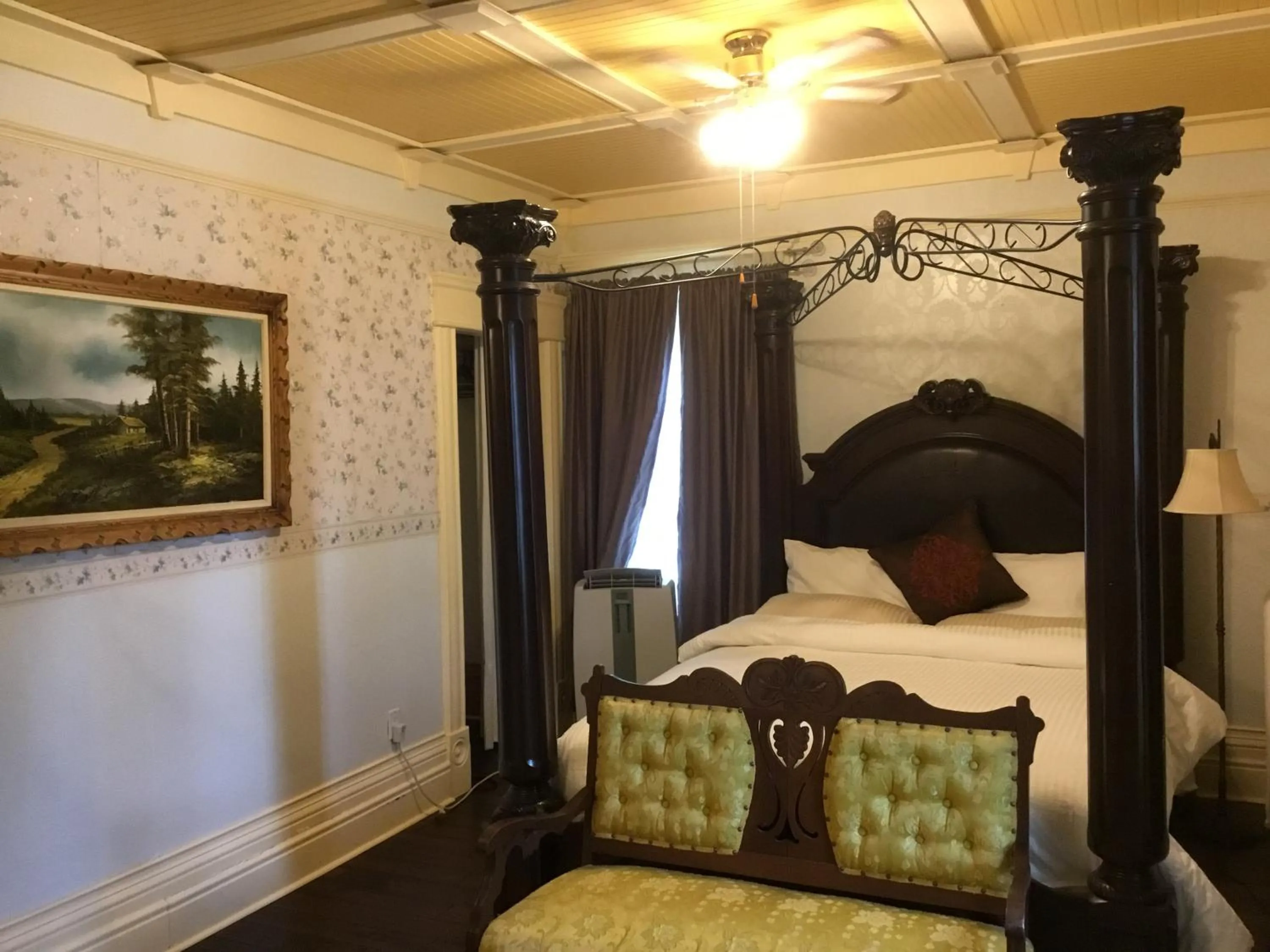 Bed in Marmora and Lake Inn and Victorian Diner