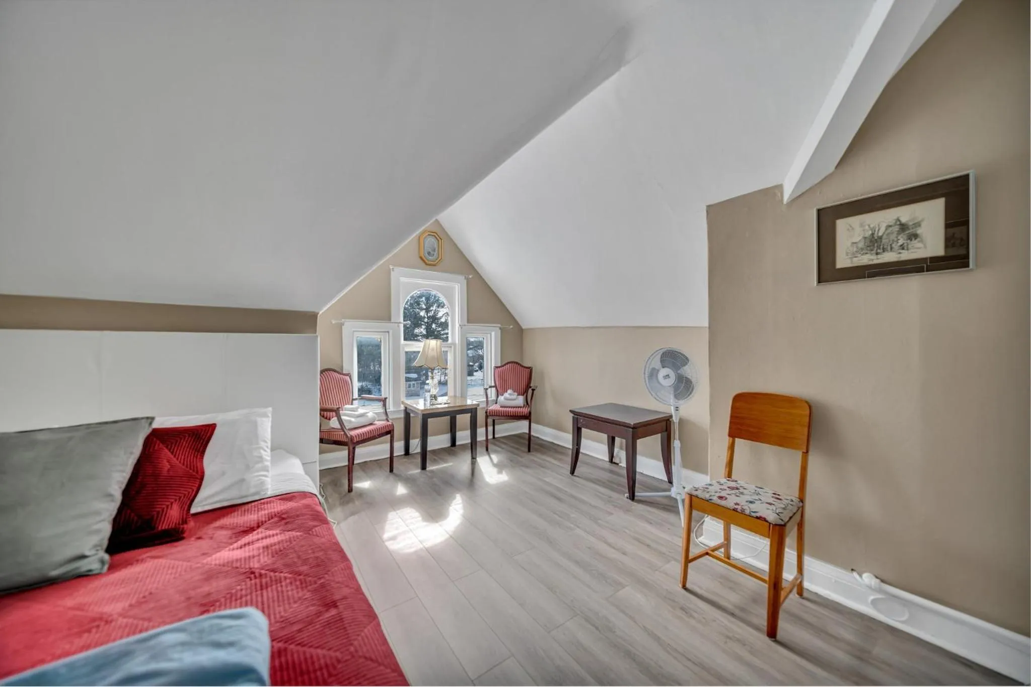 Marmora and Lake Inn and Victorian Diner