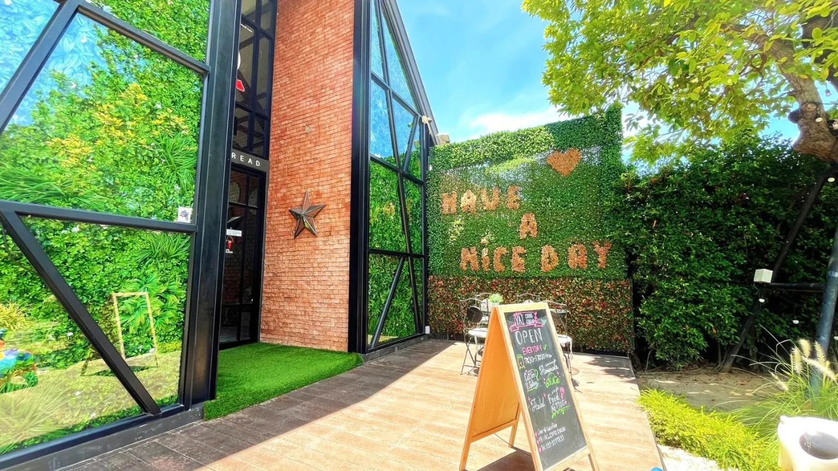 Restaurant/places to eat in Coco Pina