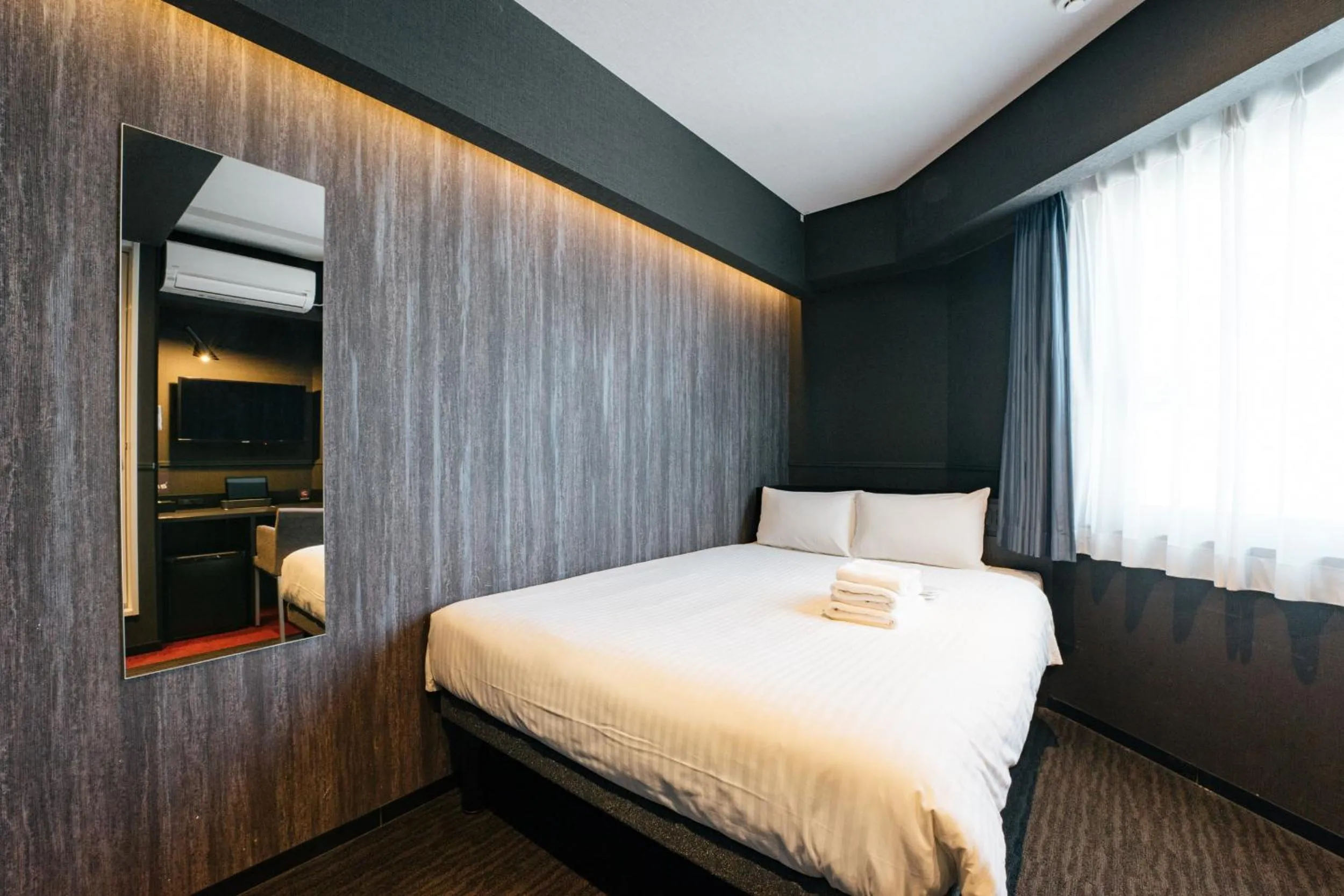 Bedroom, Bed in mizuka Business Canal City Hakatamae