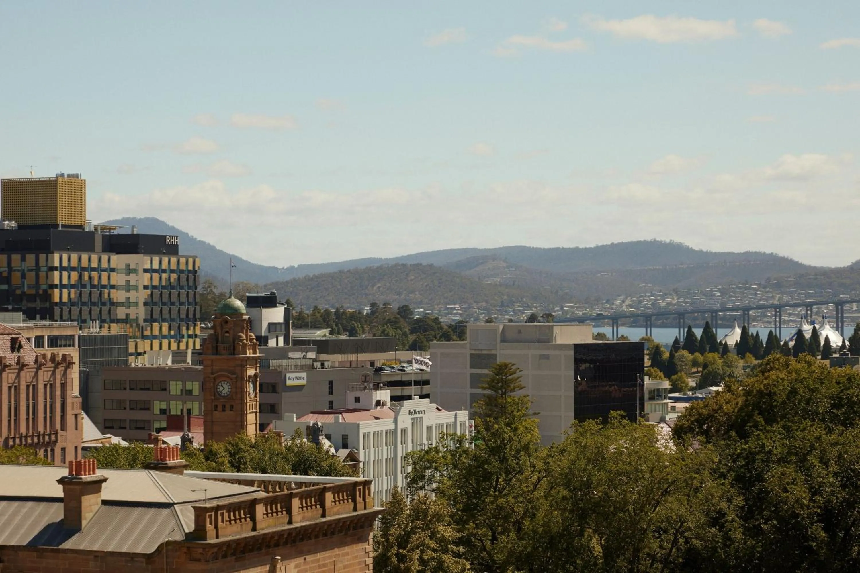 Lounge or bar in The Tasman, a Luxury Collection Hotel, Hobart
