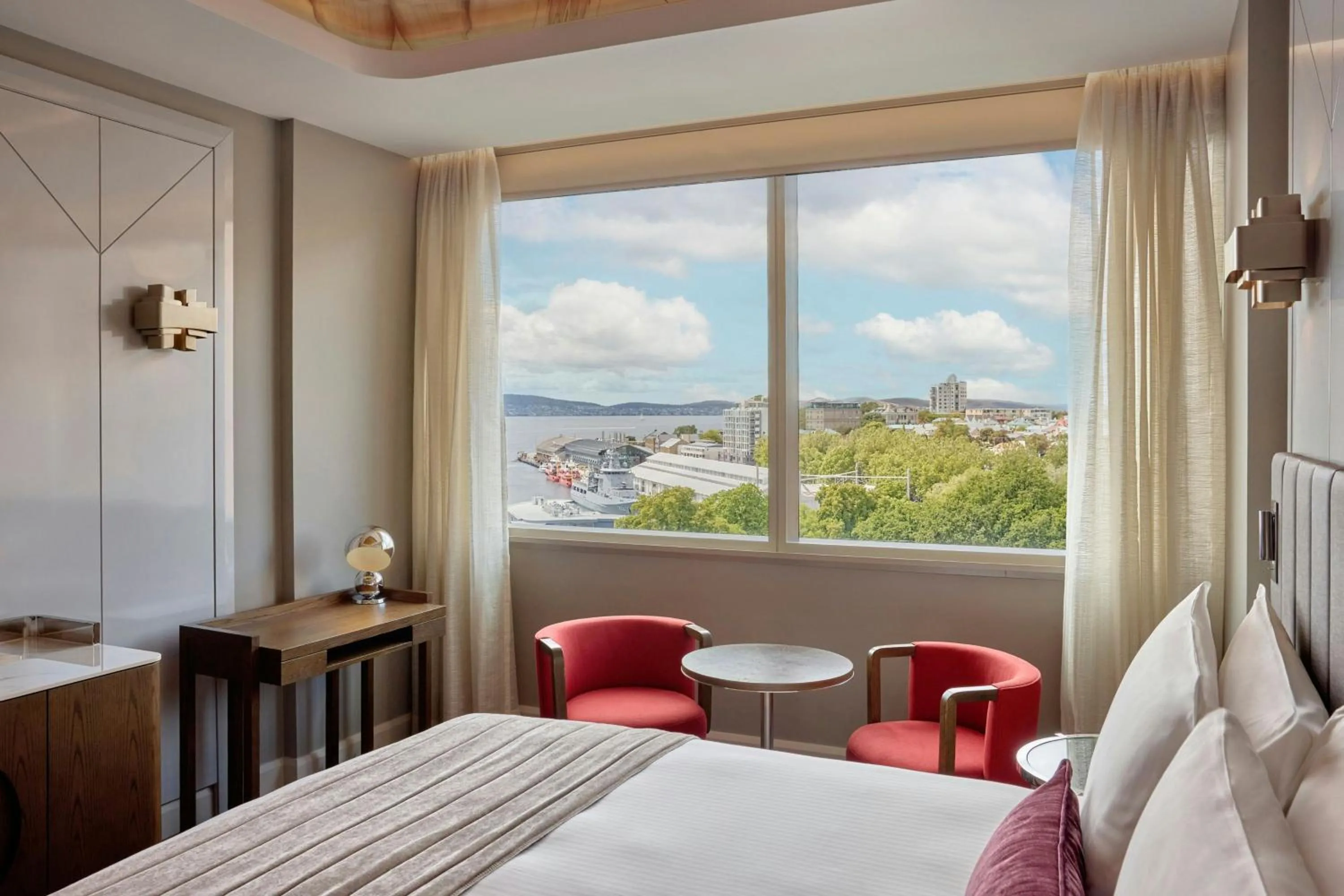 Photo of the whole room, Bed in The Tasman, a Luxury Collection Hotel, Hobart