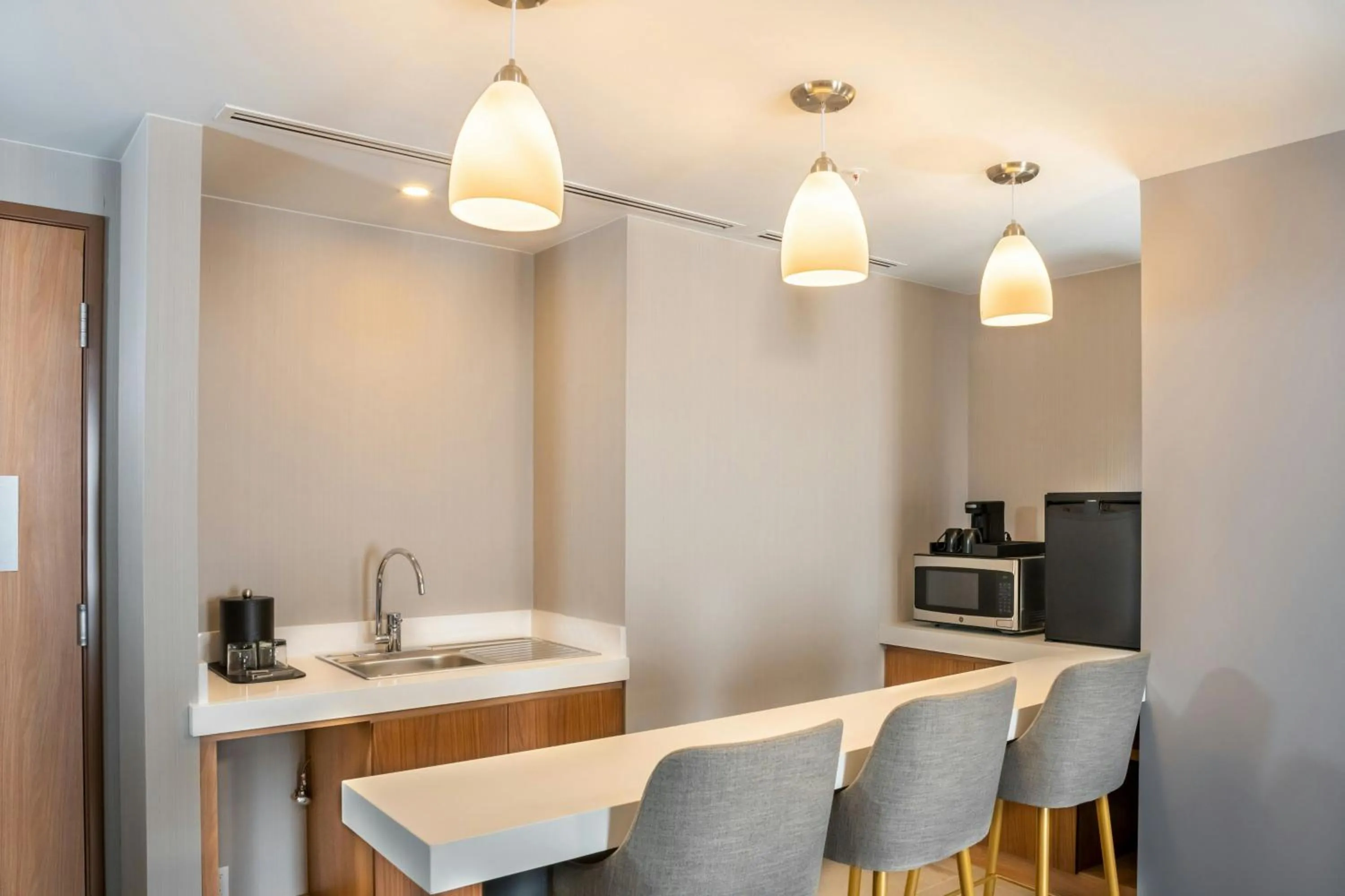 Kitchen or kitchenette in Courtyard by Marriott Mexicali