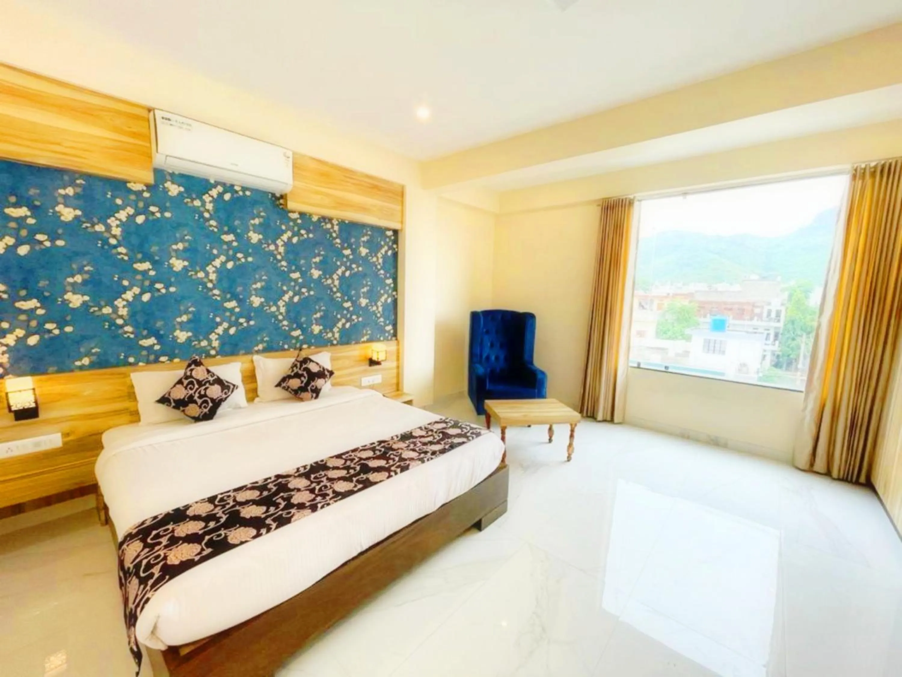 Restaurant/places to eat, Bed in HOTEL THE CELEBRATION BY AMOD Best Hotel & Rooftop