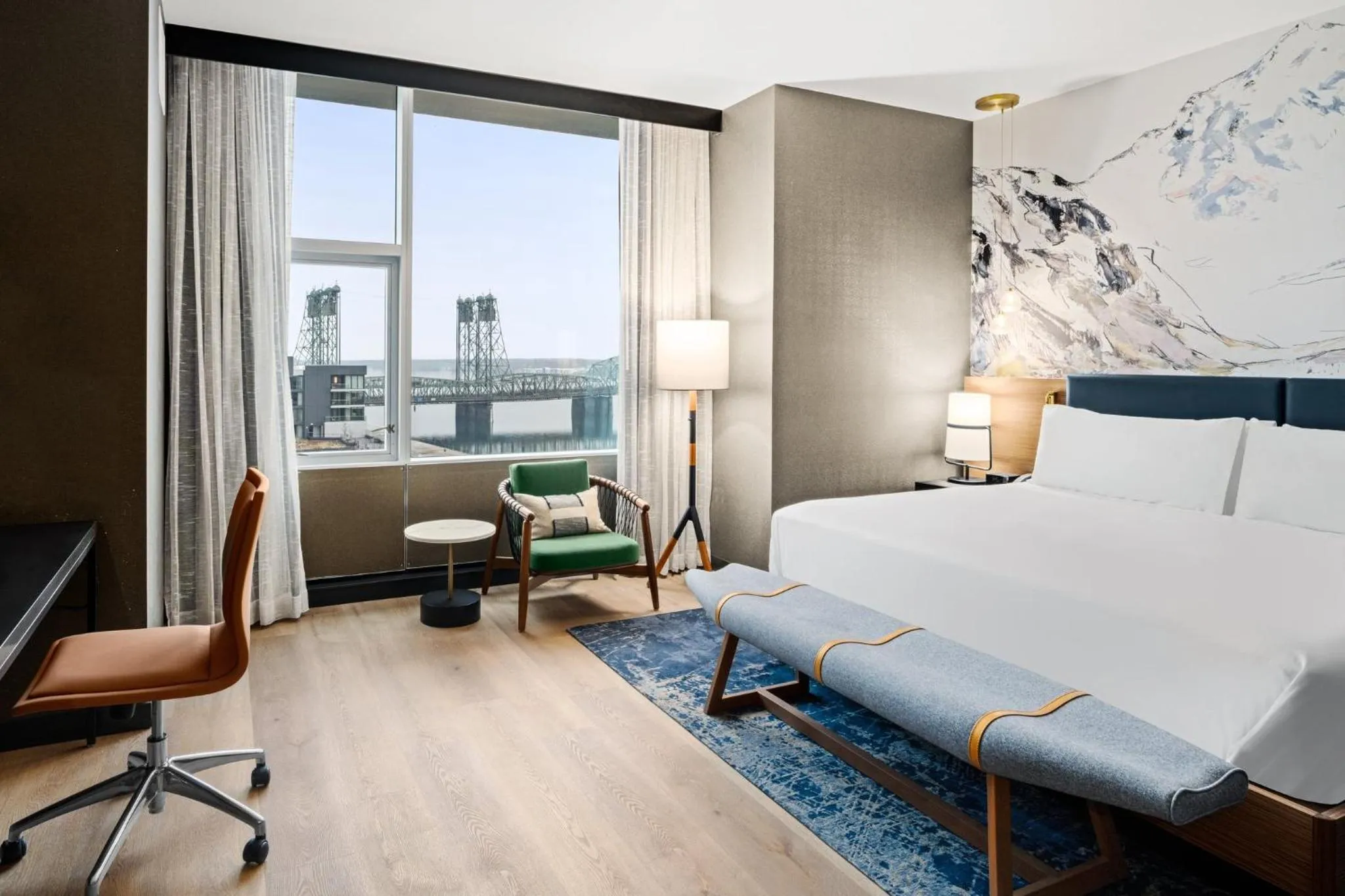 Photo of the whole room, Bed in Hotel Indigo Vancouver Dwtn - Portland Area by IHG