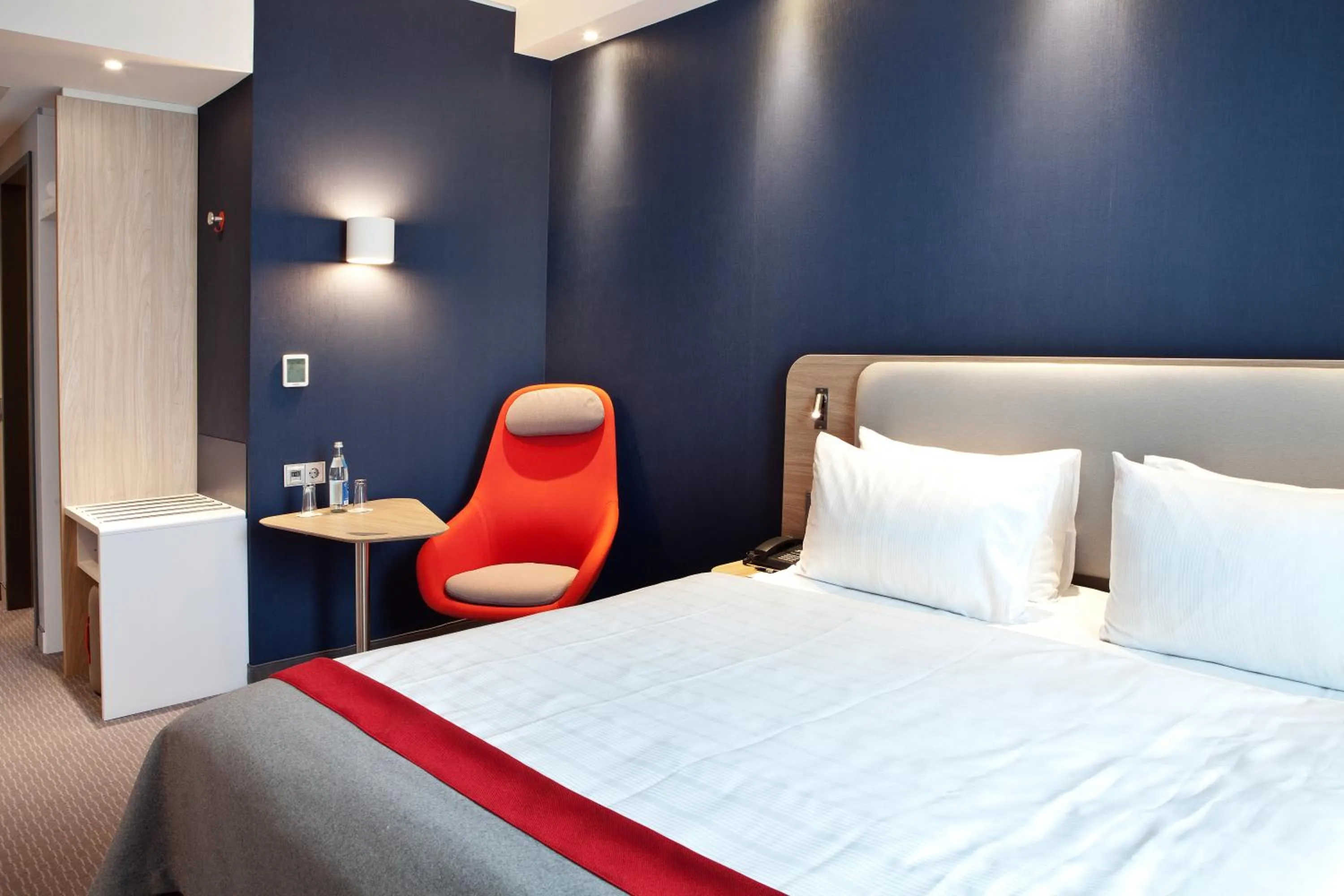 Bedroom, Bed in Holiday Inn Express - Recklinghausen