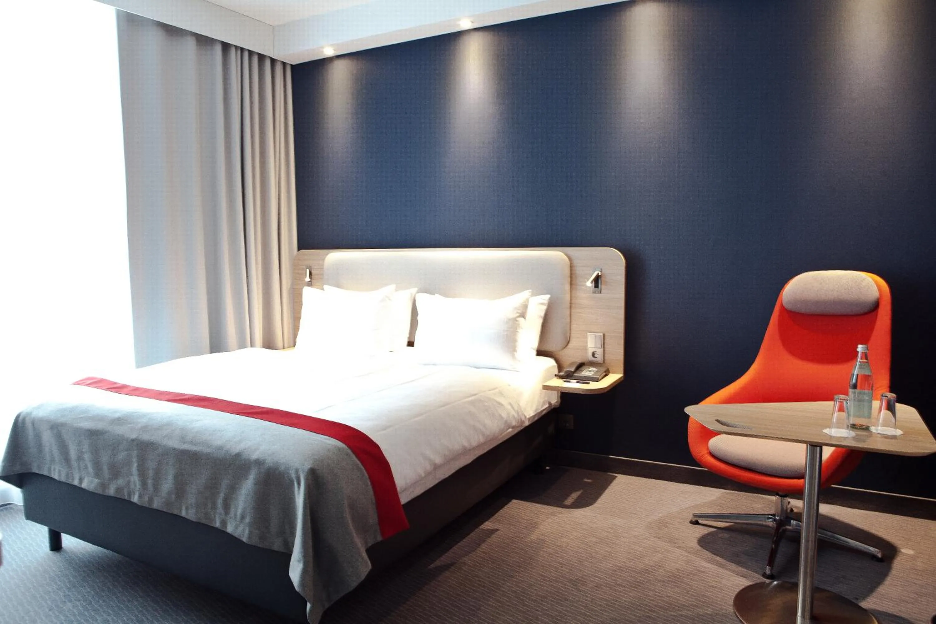 Bedroom, Bed in Holiday Inn Express - Recklinghausen