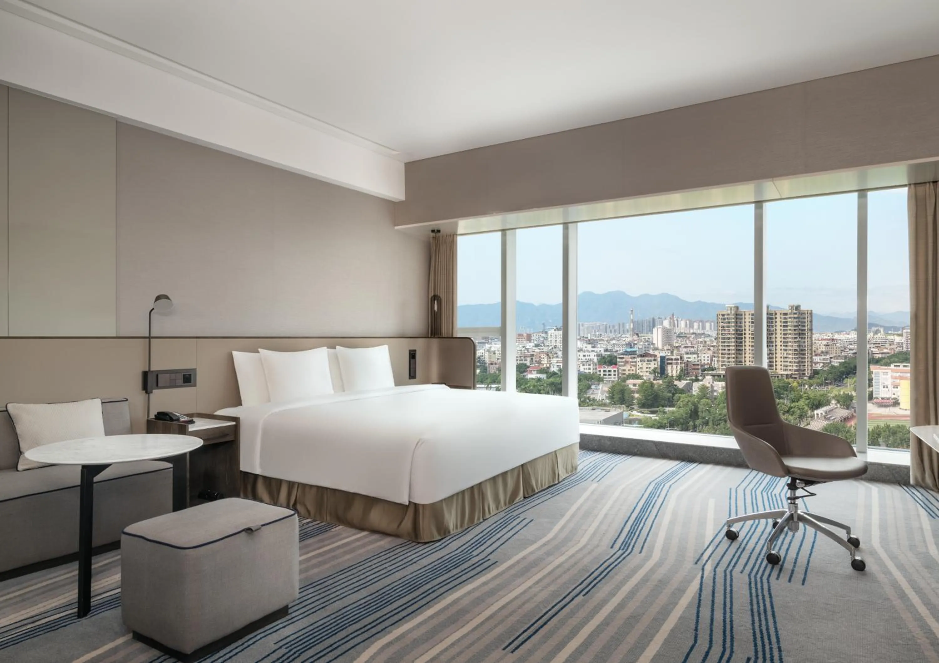 Photo of the whole room, Bed in Crowne Plaza Xiamen Jimei Seaview by IHG-Free Mini Bar