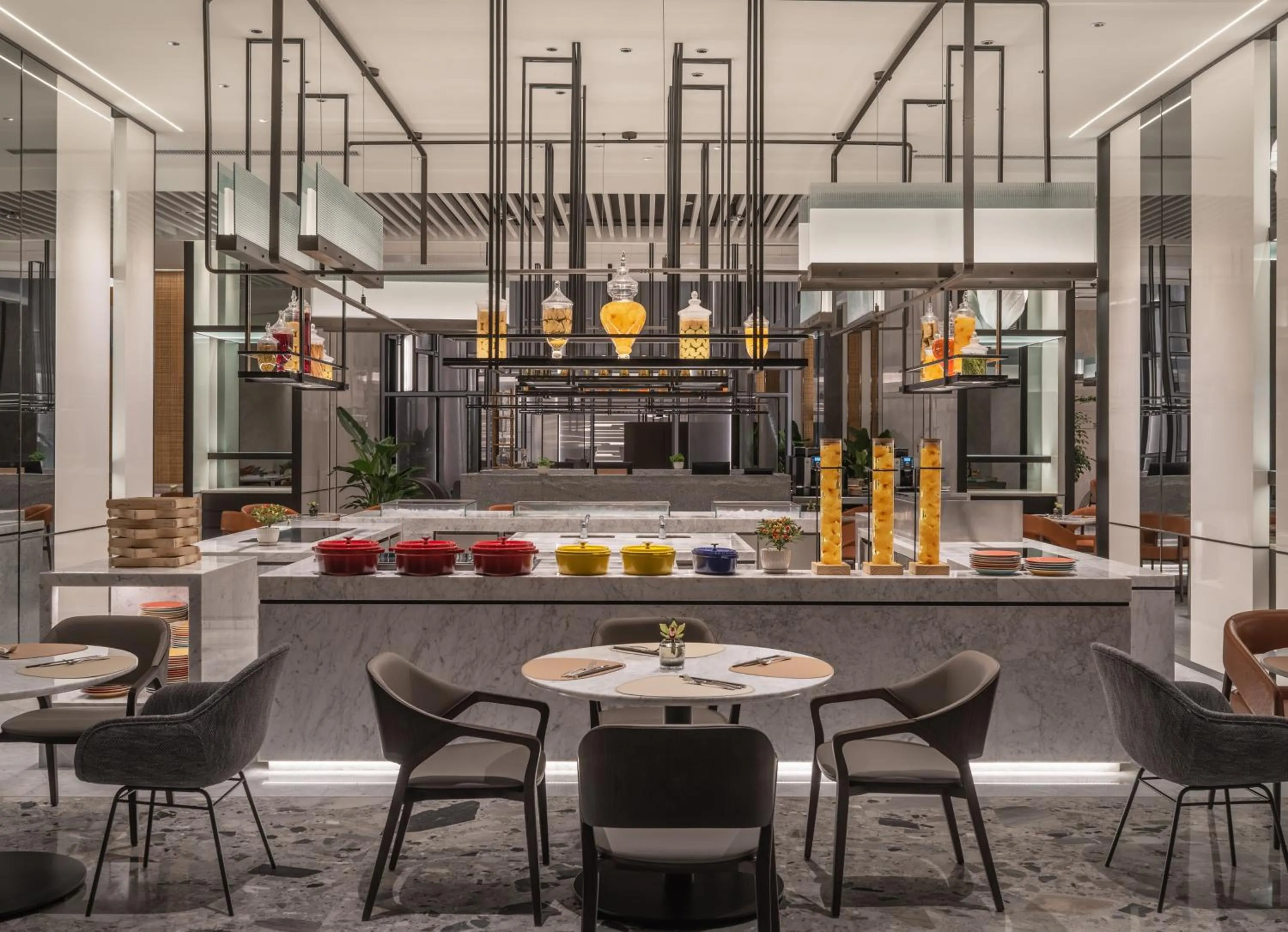 Restaurant/places to eat in Crowne Plaza Xiamen Jimei Seaview by IHG-Free Mini Bar