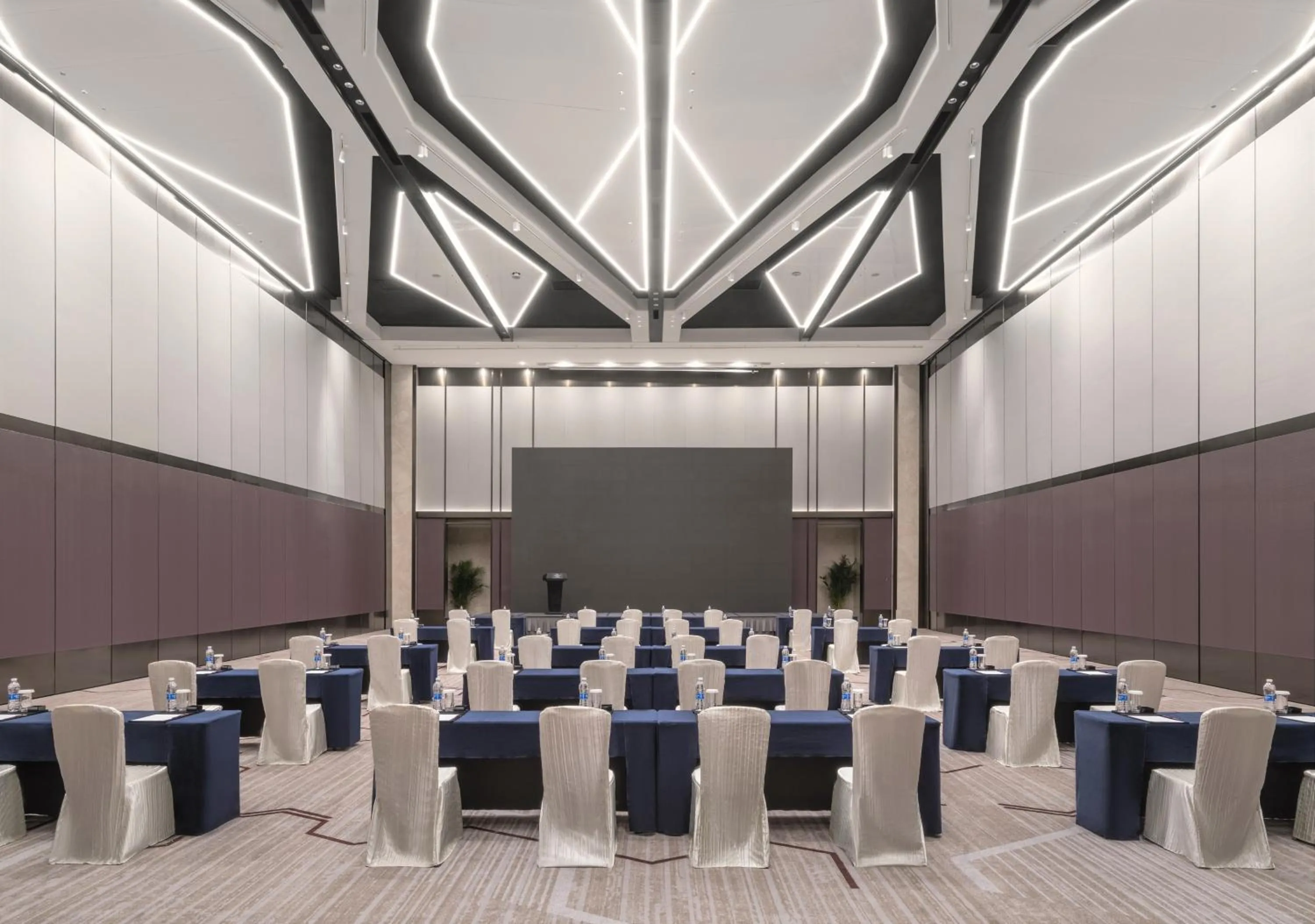 Banquet/Function facilities in Crowne Plaza Xiamen Jimei Seaview by IHG-Free Mini Bar