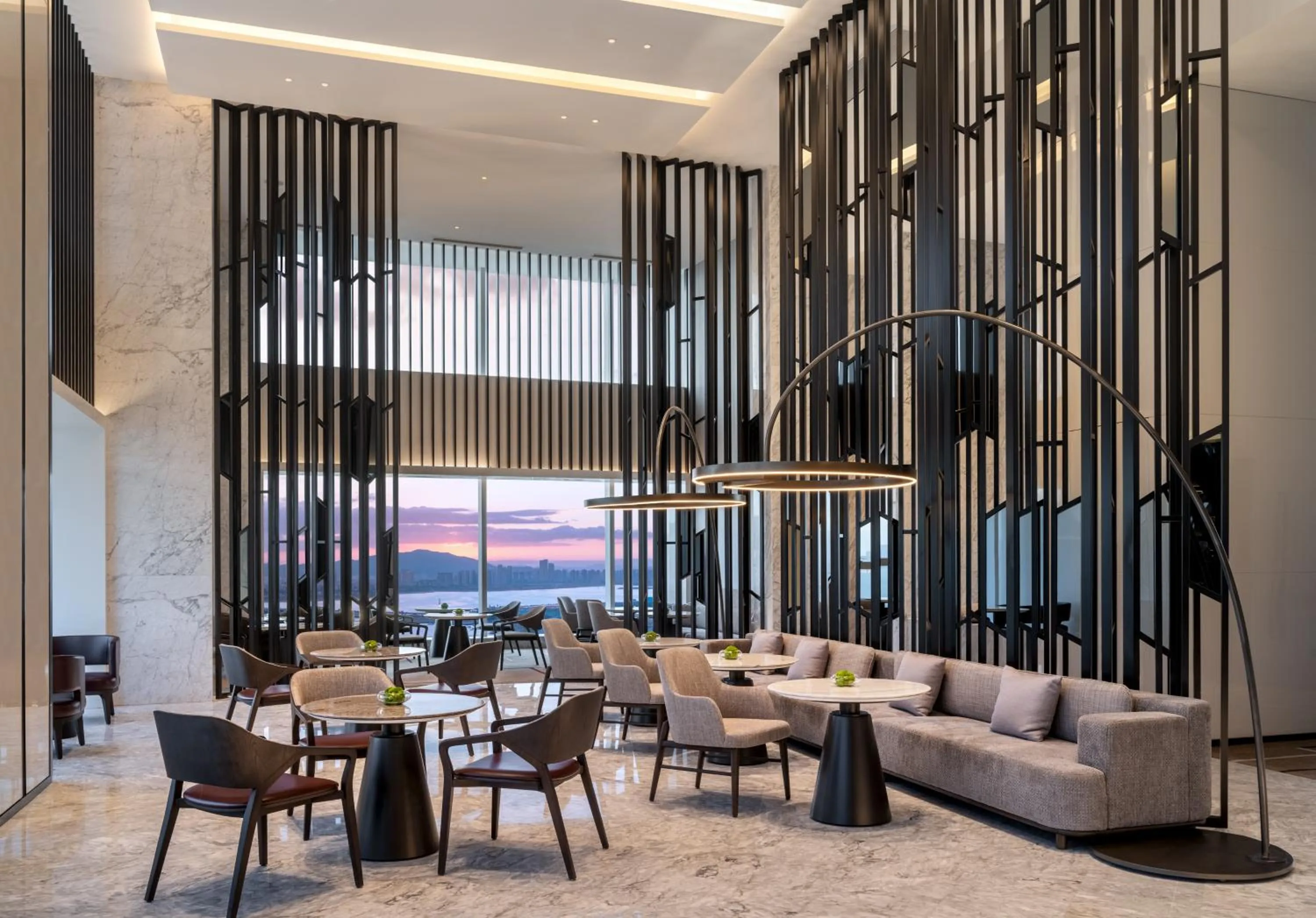 Lounge or bar in Crowne Plaza Xiamen Jimei Seaview by IHG-Free Mini Bar